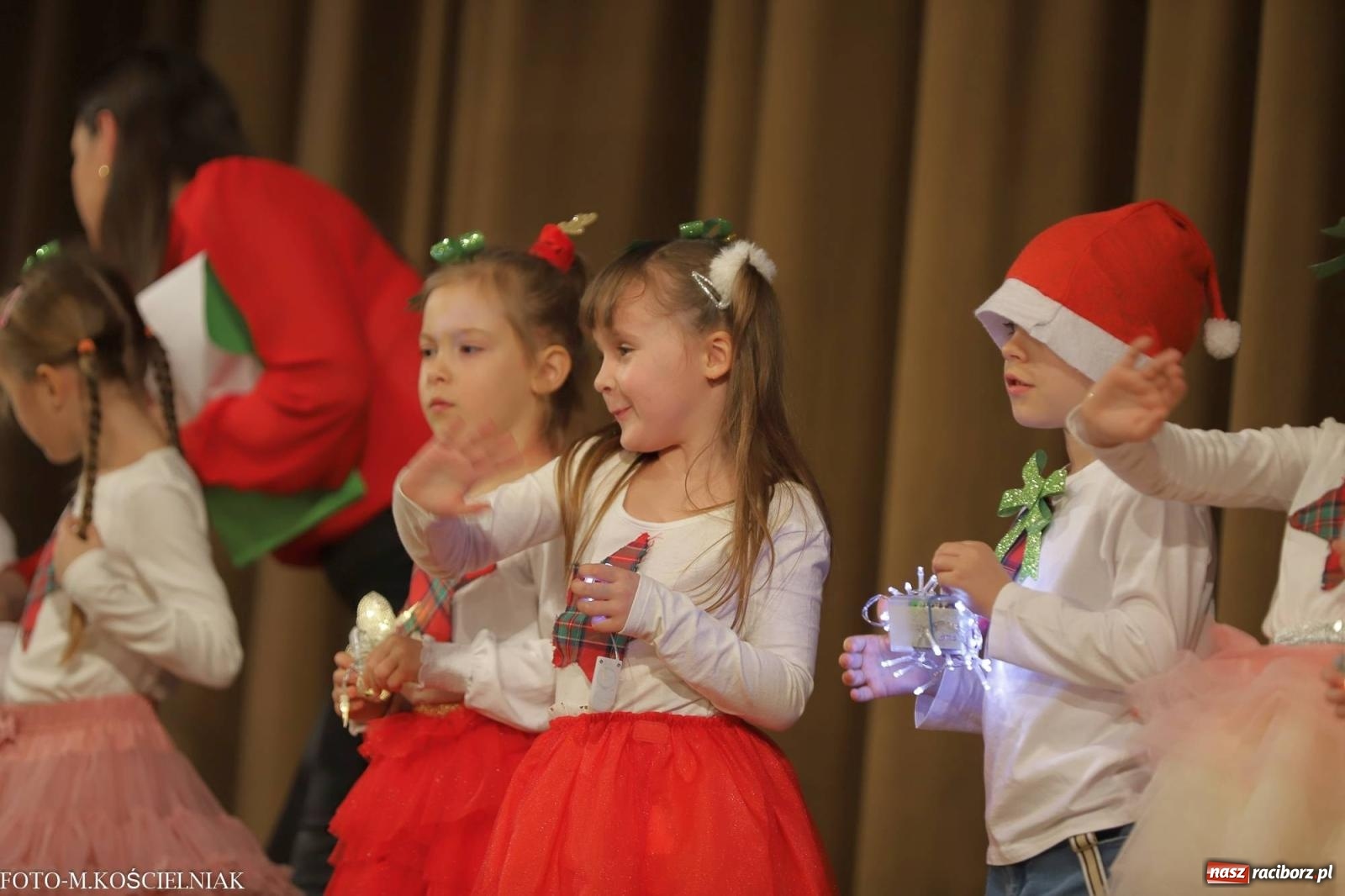 Zdjęcie w galerii na portalu naszraciborz.pl: Przepiękny koncert przedszkolaków z Kochanowskiego wiadomości z regionu