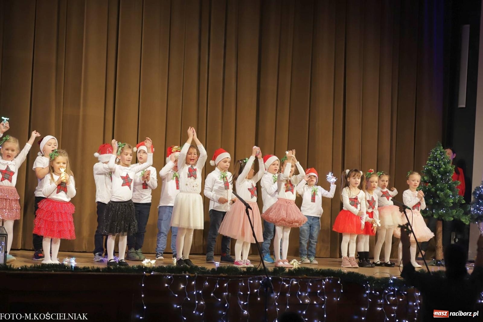 Zdjęcie w galerii na portalu naszraciborz.pl: Przepiękny koncert przedszkolaków z Kochanowskiego wiadomości z regionu