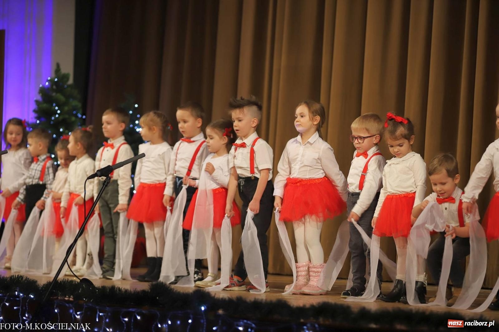 Zdjęcie w galerii na portalu naszraciborz.pl: Przepiękny koncert przedszkolaków z Kochanowskiego wiadomości z regionu