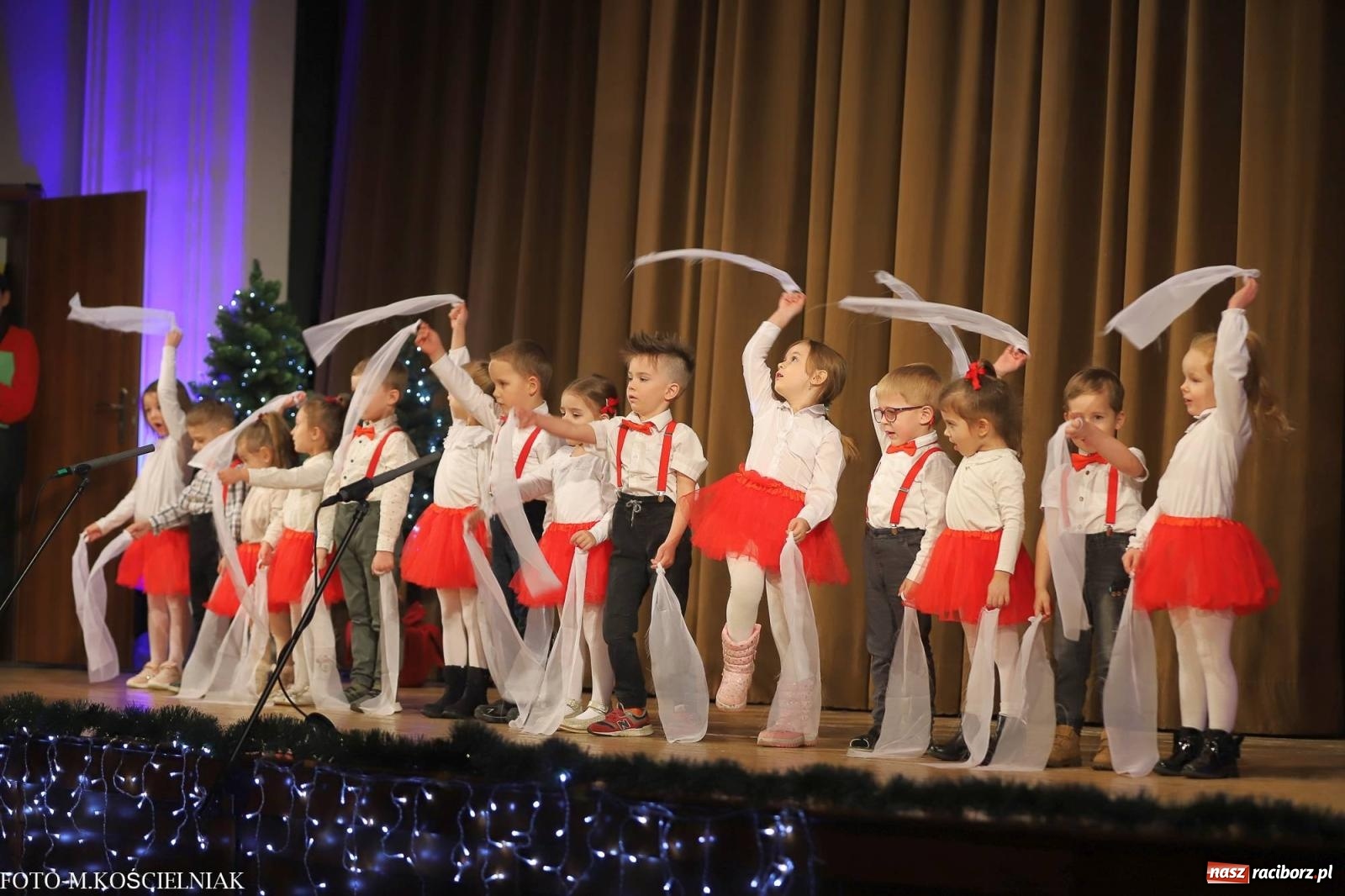 Zdjęcie w galerii na portalu naszraciborz.pl: Przepiękny koncert przedszkolaków z Kochanowskiego wiadomości z regionu