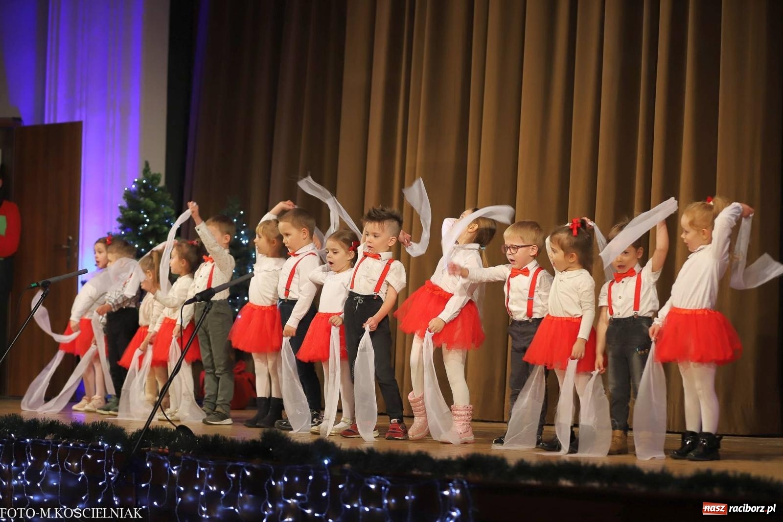 Zdjęcie w galerii na portalu naszraciborz.pl: Przepiękny koncert przedszkolaków z Kochanowskiego wiadomości z regionu