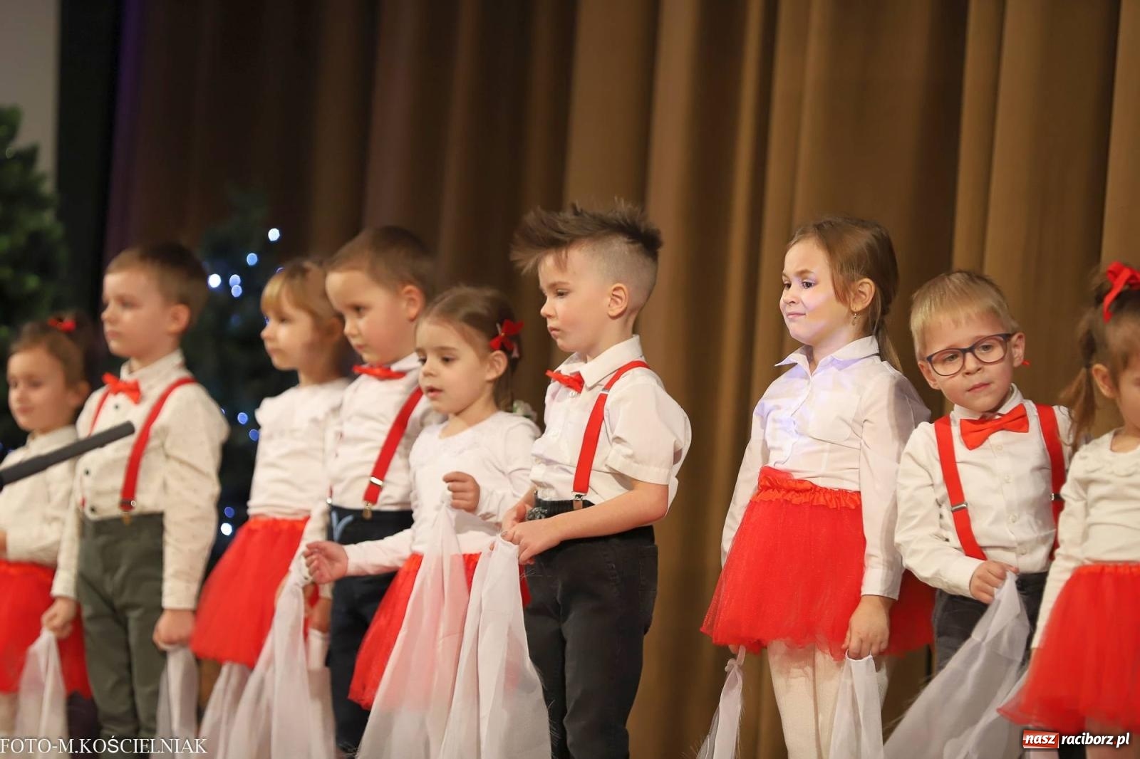 Zdjęcie w galerii na portalu naszraciborz.pl: Przepiękny koncert przedszkolaków z Kochanowskiego wiadomości z regionu