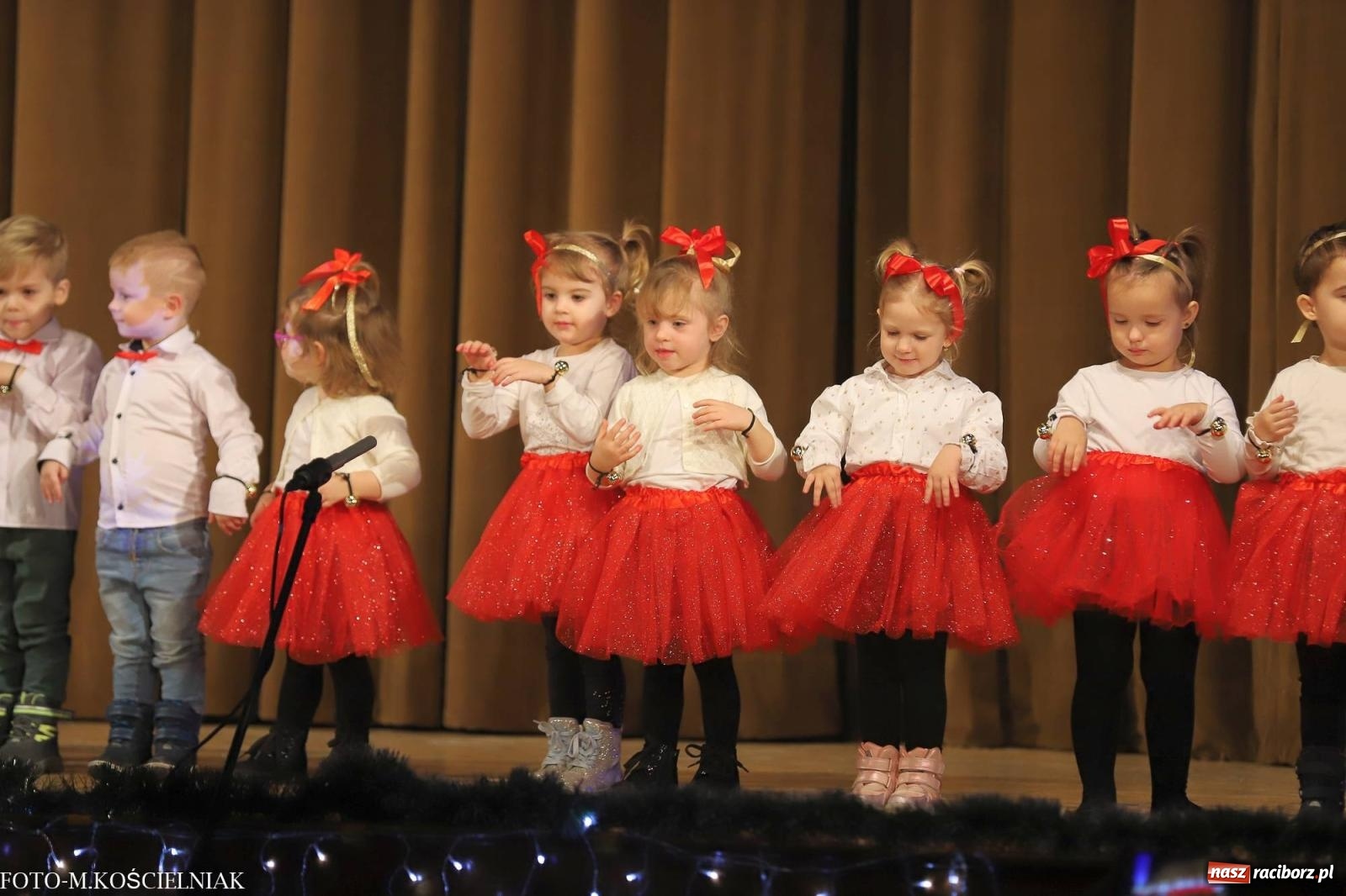 Zdjęcie w galerii na portalu naszraciborz.pl: Przepiękny koncert przedszkolaków z Kochanowskiego wiadomości z regionu