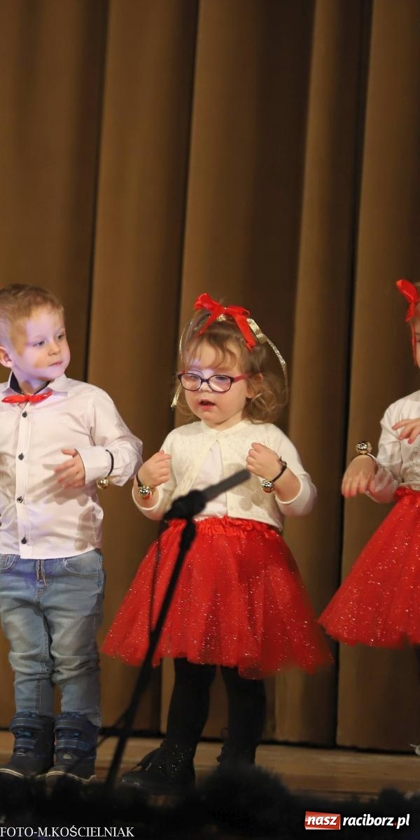 Zdjęcie w galerii na portalu naszraciborz.pl: Przepiękny koncert przedszkolaków z Kochanowskiego wiadomości z regionu