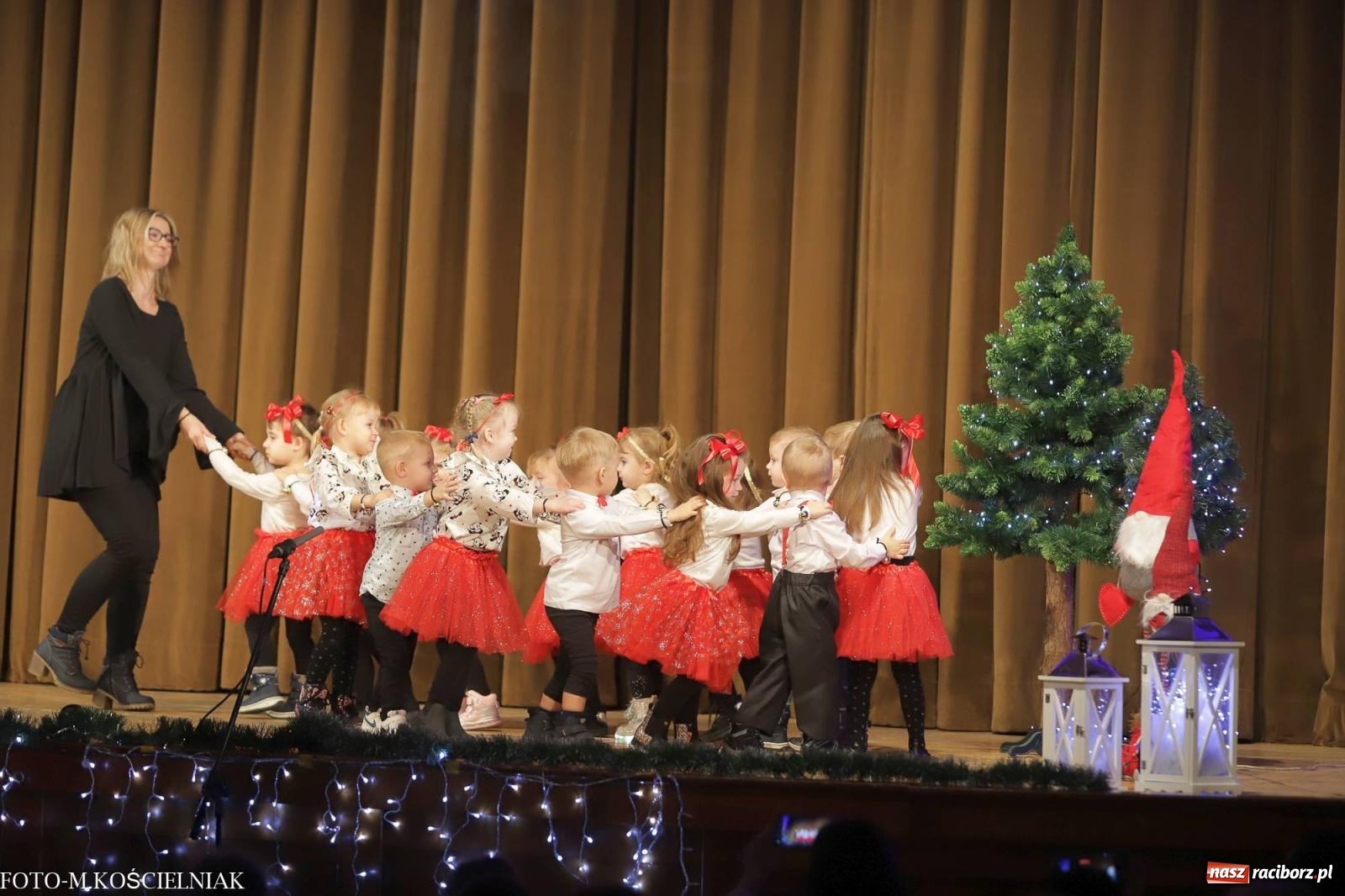 Zdjęcie w galerii na portalu naszraciborz.pl: Przepiękny koncert przedszkolaków z Kochanowskiego wiadomości z regionu