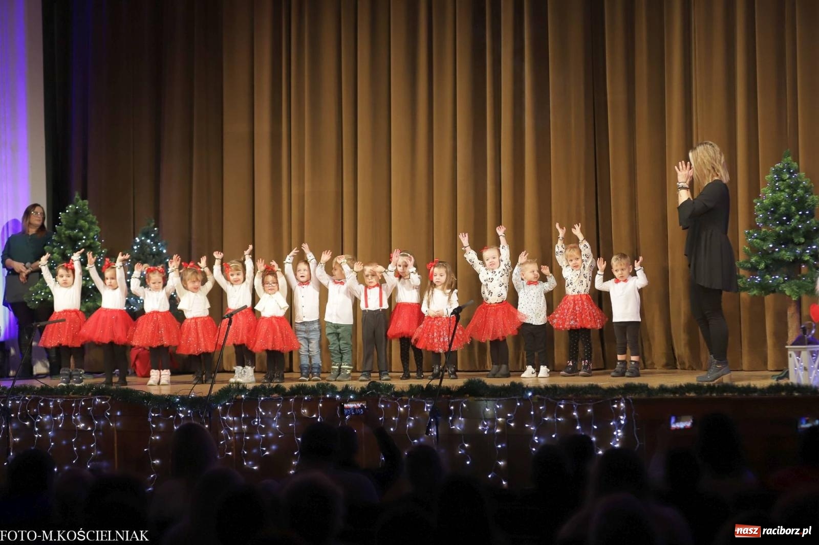 Zdjęcie w galerii na portalu naszraciborz.pl: Przepiękny koncert przedszkolaków z Kochanowskiego wiadomości z regionu