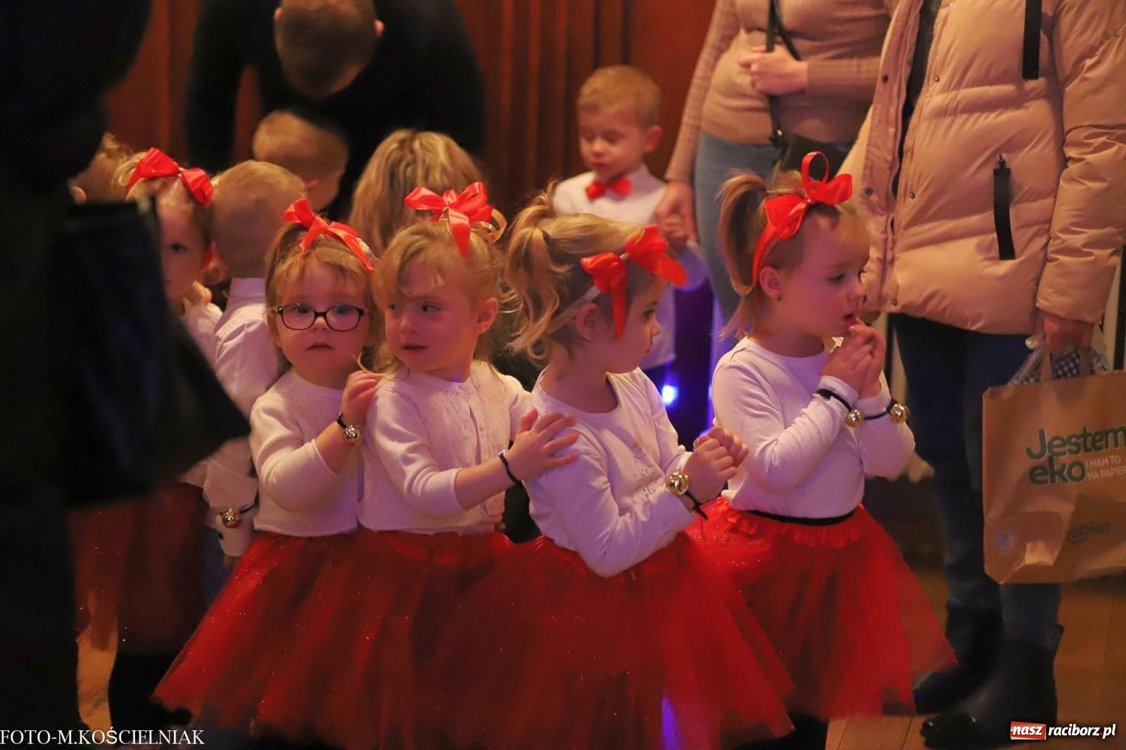 Zdjęcie w galerii na portalu naszraciborz.pl: Przepiękny koncert przedszkolaków z Kochanowskiego wiadomości z regionu