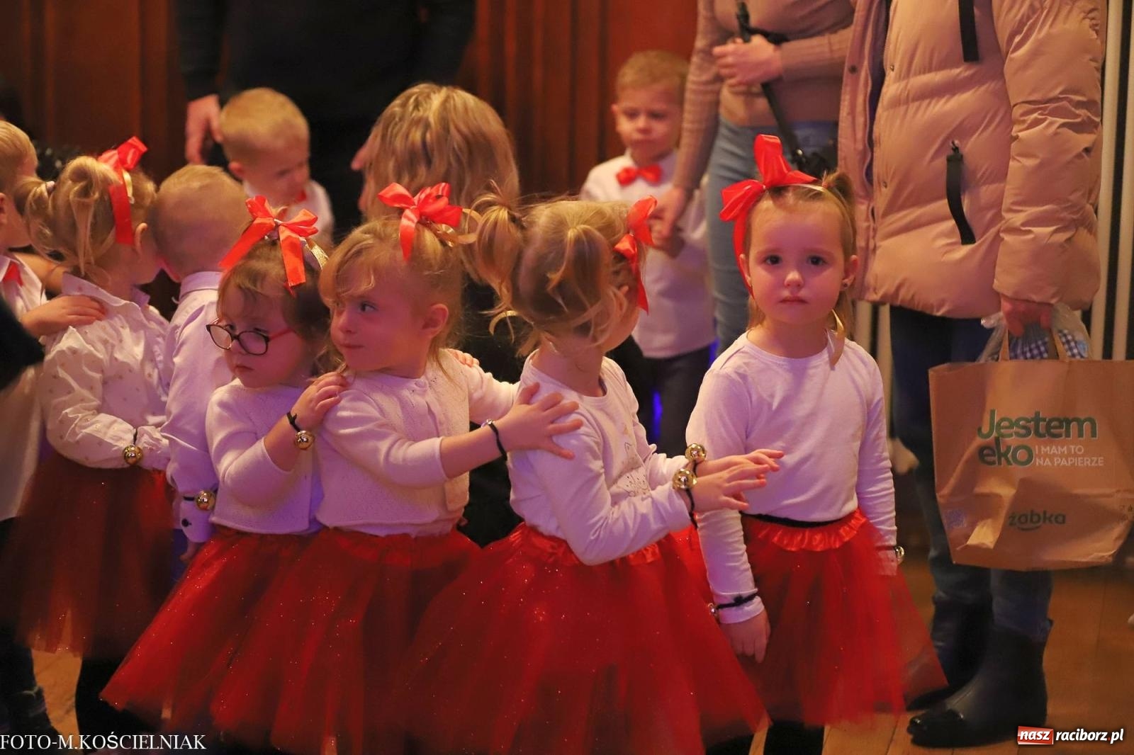 Zdjęcie w galerii na portalu naszraciborz.pl: Przepiękny koncert przedszkolaków z Kochanowskiego wiadomości z regionu