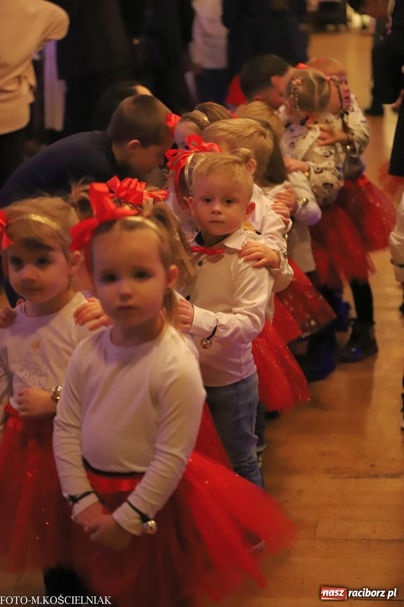 Zdjęcie w galerii na portalu naszraciborz.pl: Przepiękny koncert przedszkolaków z Kochanowskiego wiadomości z regionu