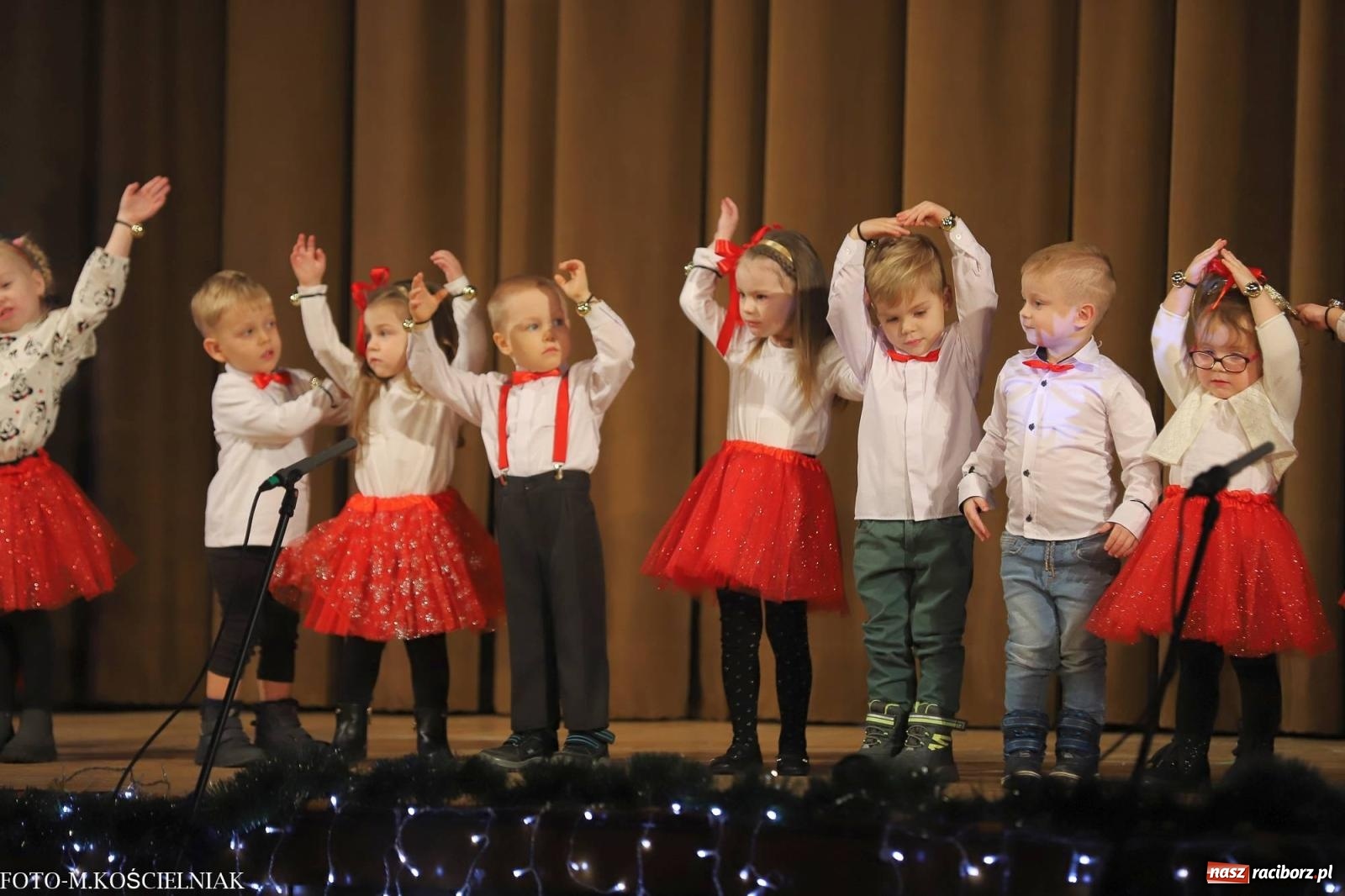 Zdjęcie w galerii na portalu naszraciborz.pl: Przepiękny koncert przedszkolaków z Kochanowskiego wiadomości z regionu