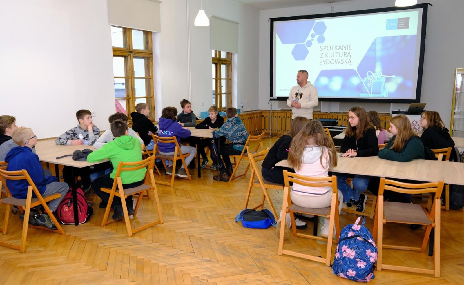 Zdjęcie w galerii na portalu naszraciborz.pl: Spotkanie z kulturą żydowską w raciborskim Muzeum wiadomości z regionu