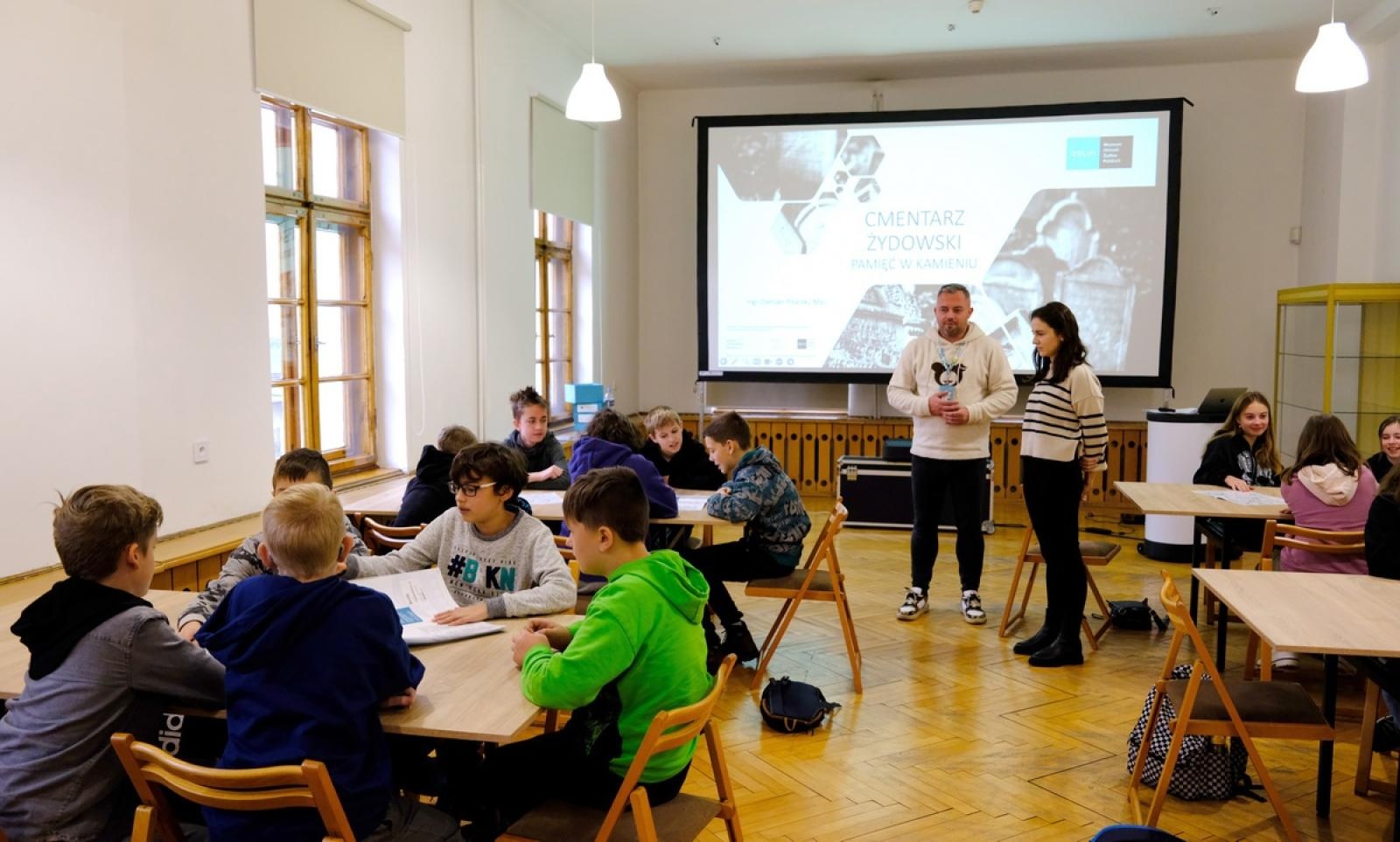 Zdjęcie w galerii na portalu naszraciborz.pl: Spotkanie z kulturą żydowską w raciborskim Muzeum wiadomości z regionu