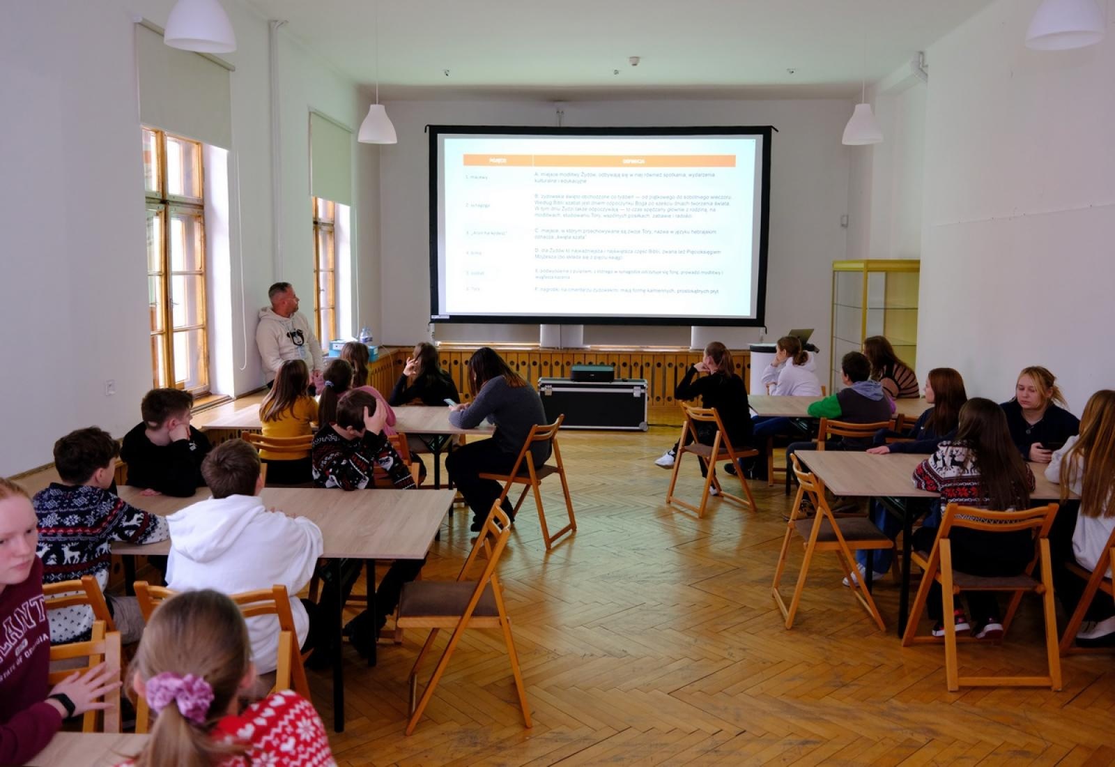 Zdjęcie w galerii na portalu naszraciborz.pl: Spotkanie z kulturą żydowską w raciborskim Muzeum wiadomości z regionu