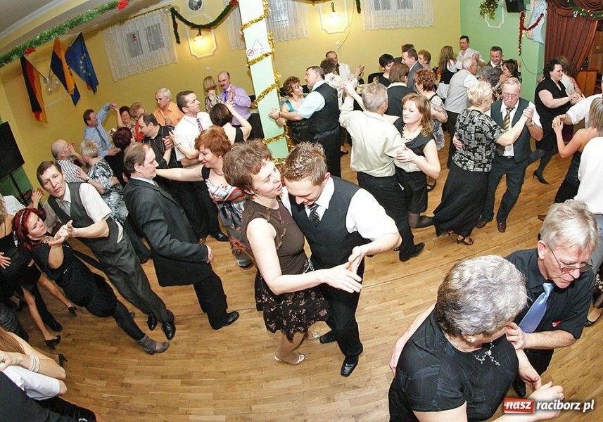 Zdjęcie w galerii na portalu naszraciborz.pl: Tak się bawią w DFK wiadomości z regionu