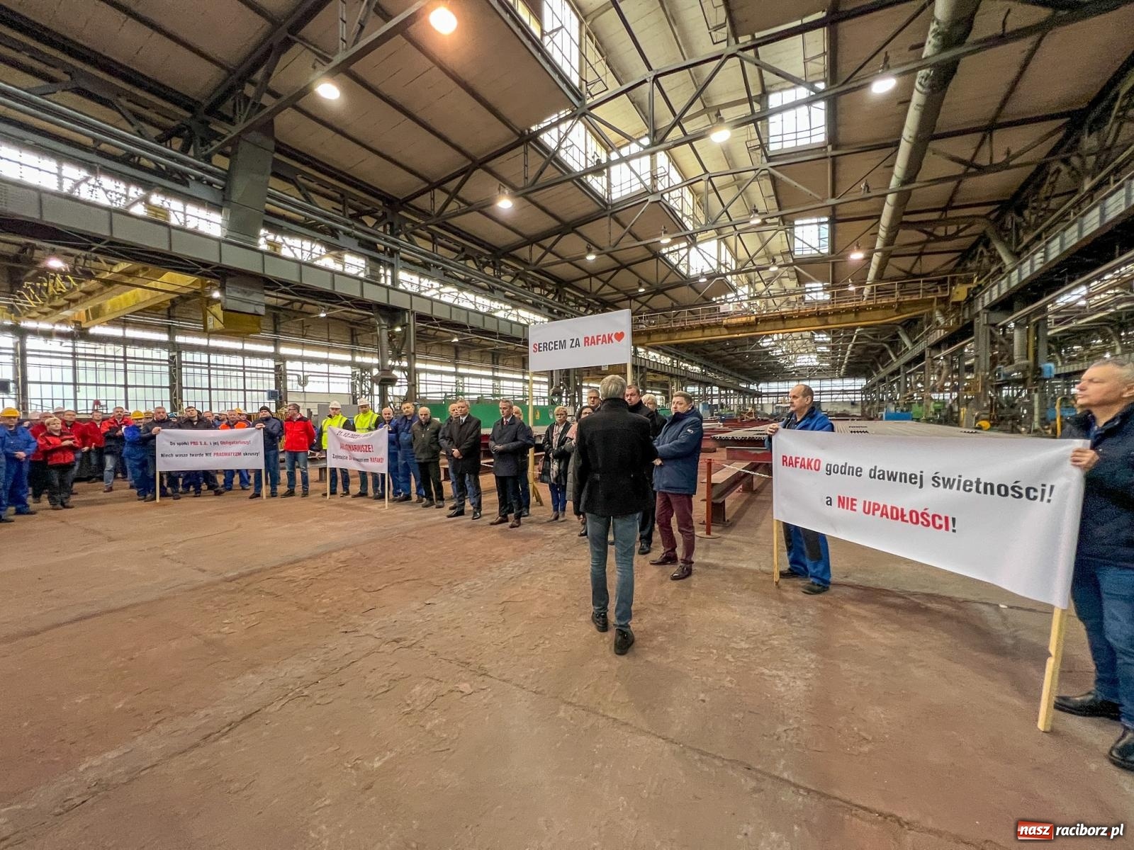 Zdjęcie w galerii na portalu naszraciborz.pl: Masówka w Rafako. Losy spółki rozstrzygną się przed Bożym Narodzeniem wiadomości z regionu