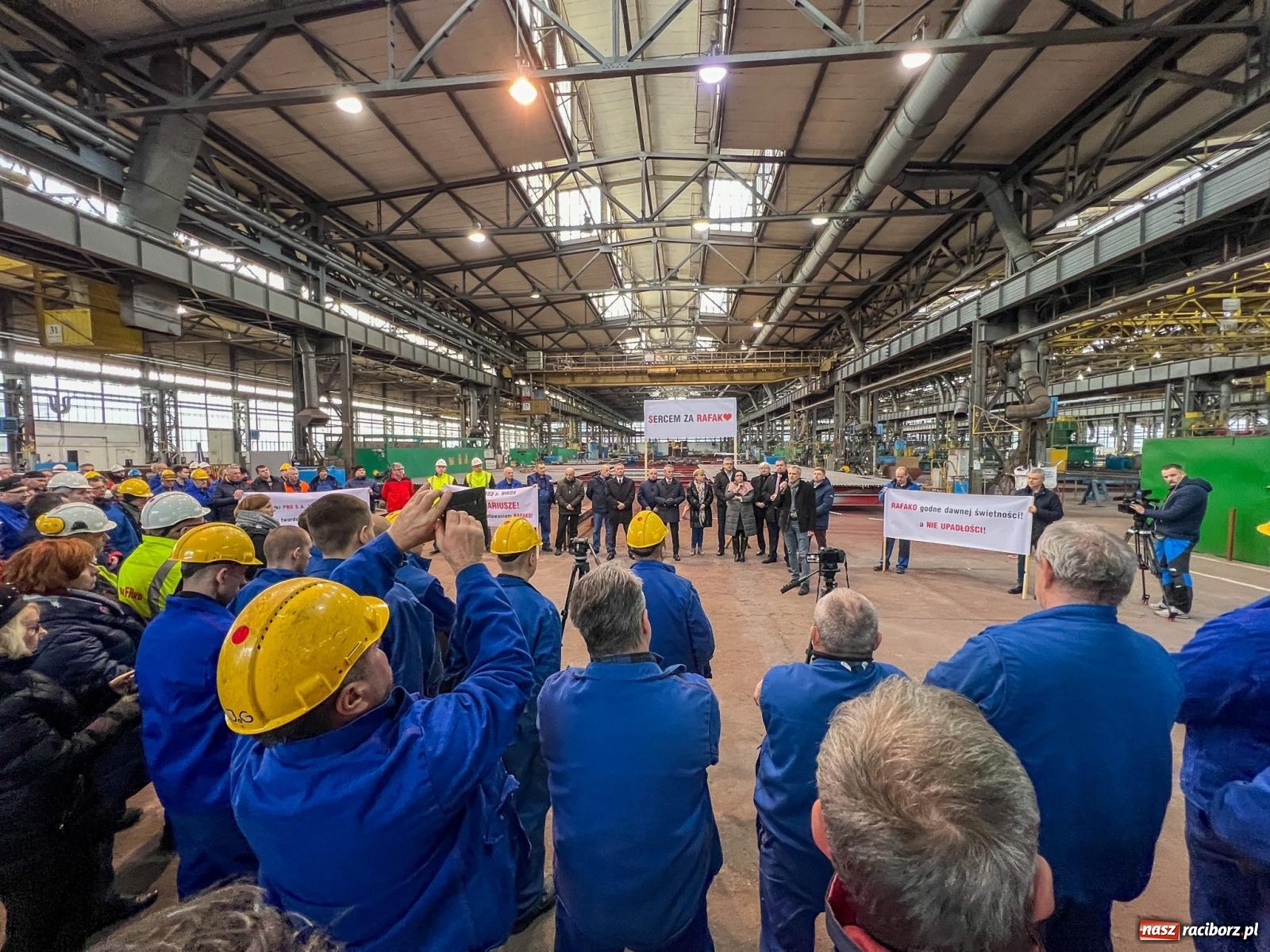 Zdjęcie w galerii na portalu naszraciborz.pl: Masówka w Rafako. Losy spółki rozstrzygną się przed Bożym Narodzeniem wiadomości z regionu