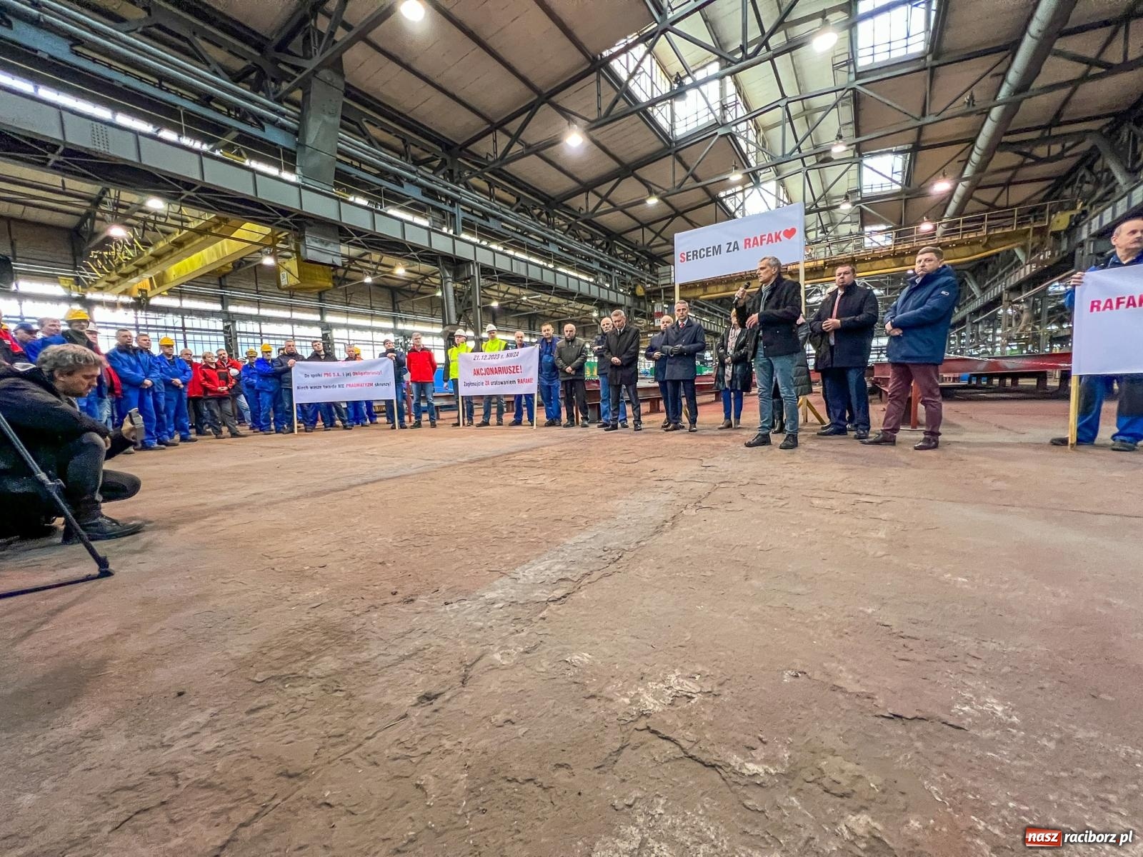 Zdjęcie w galerii na portalu naszraciborz.pl: Masówka w Rafako. Losy spółki rozstrzygną się przed Bożym Narodzeniem wiadomości z regionu