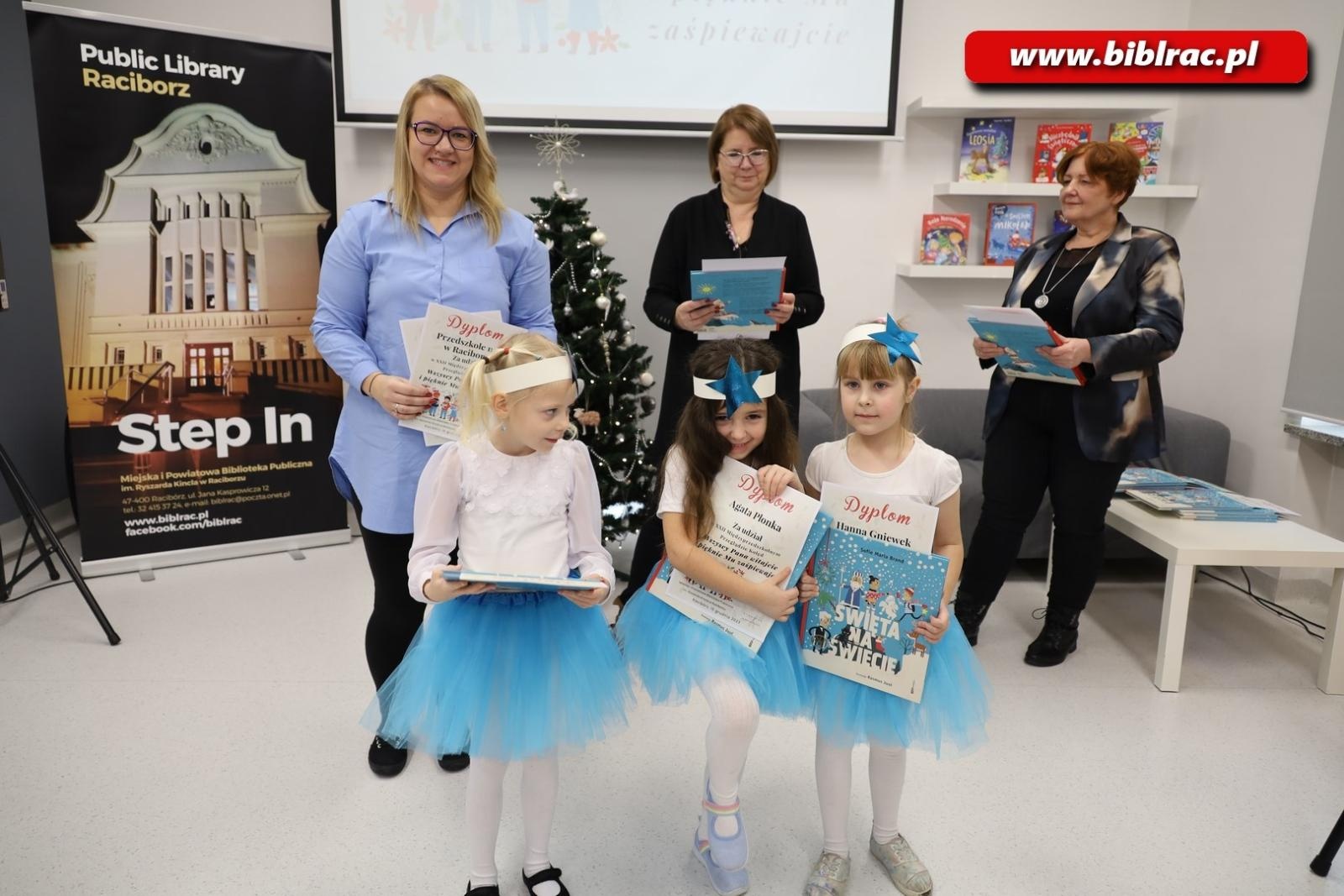 Zdjęcie w galerii na portalu naszraciborz.pl: Wszyscy Pana witajcie i pięknie Mu zaśpiewajcie! Za nami XXII Międzyprzedszkolny Przegląd Kolęd w bibliotece wiadomości z regionu