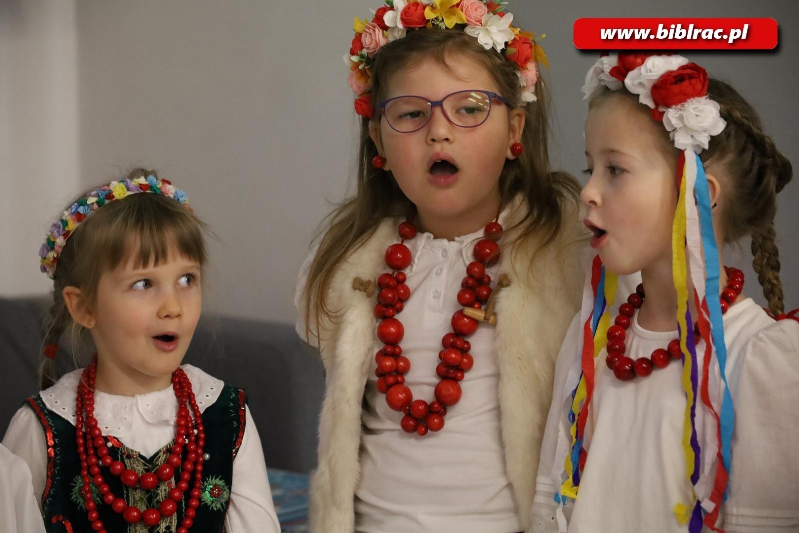 Zdjęcie w galerii na portalu naszraciborz.pl: Wszyscy Pana witajcie i pięknie Mu zaśpiewajcie! Za nami XXII Międzyprzedszkolny Przegląd Kolęd w bibliotece wiadomości z regionu