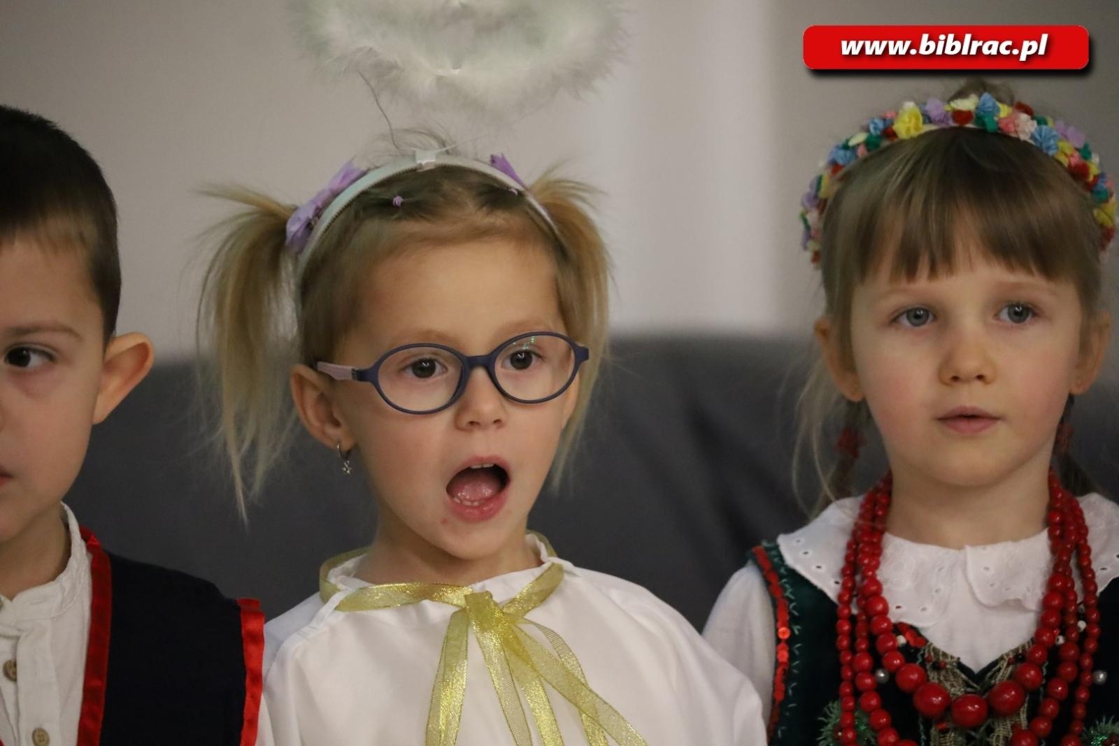 Zdjęcie w galerii na portalu naszraciborz.pl: Wszyscy Pana witajcie i pięknie Mu zaśpiewajcie! Za nami XXII Międzyprzedszkolny Przegląd Kolęd w bibliotece wiadomości z regionu