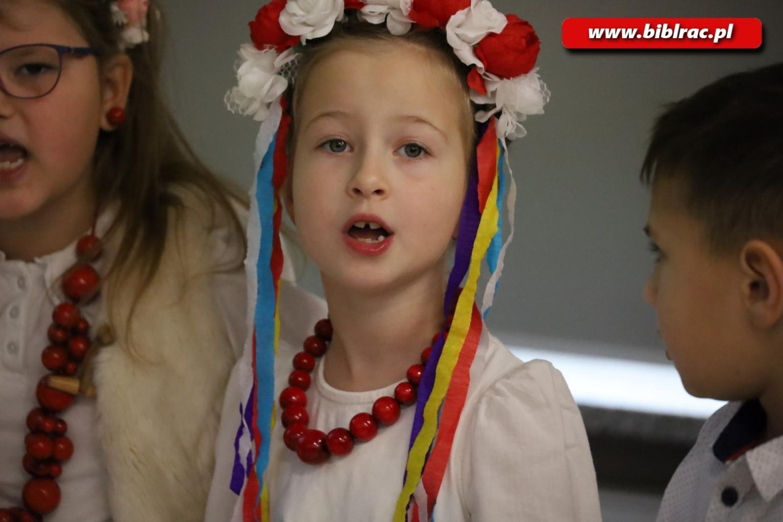Zdjęcie w galerii na portalu naszraciborz.pl: Wszyscy Pana witajcie i pięknie Mu zaśpiewajcie! Za nami XXII Międzyprzedszkolny Przegląd Kolęd w bibliotece wiadomości z regionu