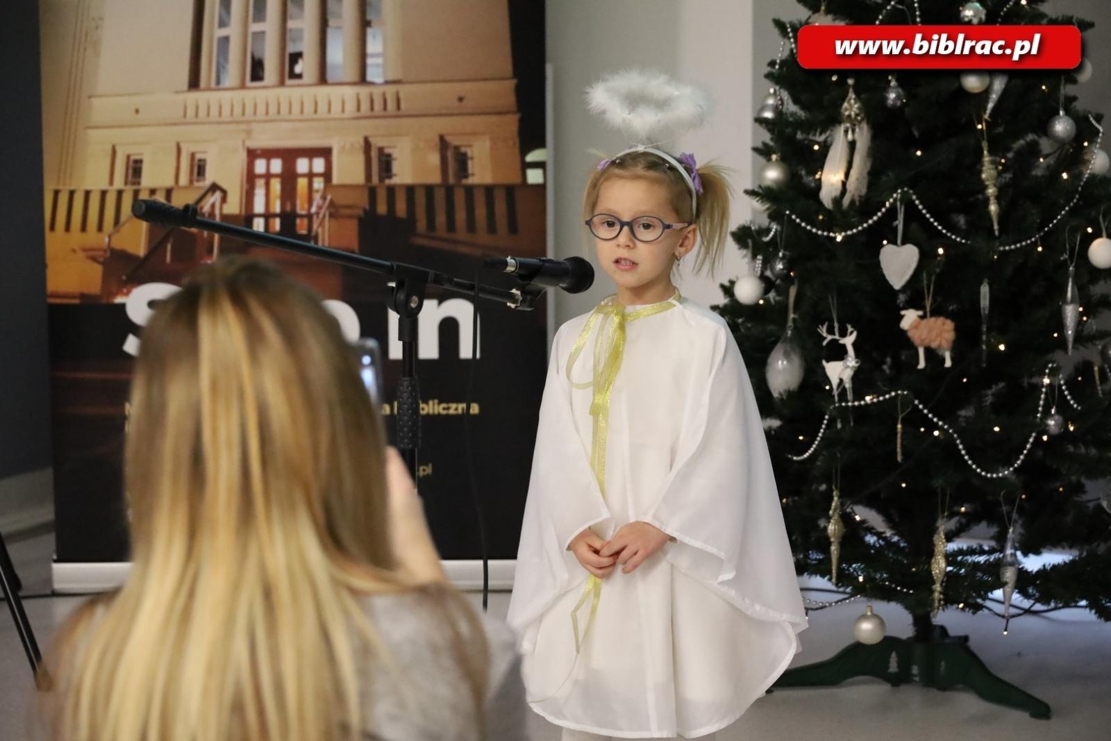 Zdjęcie w galerii na portalu naszraciborz.pl: Wszyscy Pana witajcie i pięknie Mu zaśpiewajcie! Za nami XXII Międzyprzedszkolny Przegląd Kolęd w bibliotece wiadomości z regionu