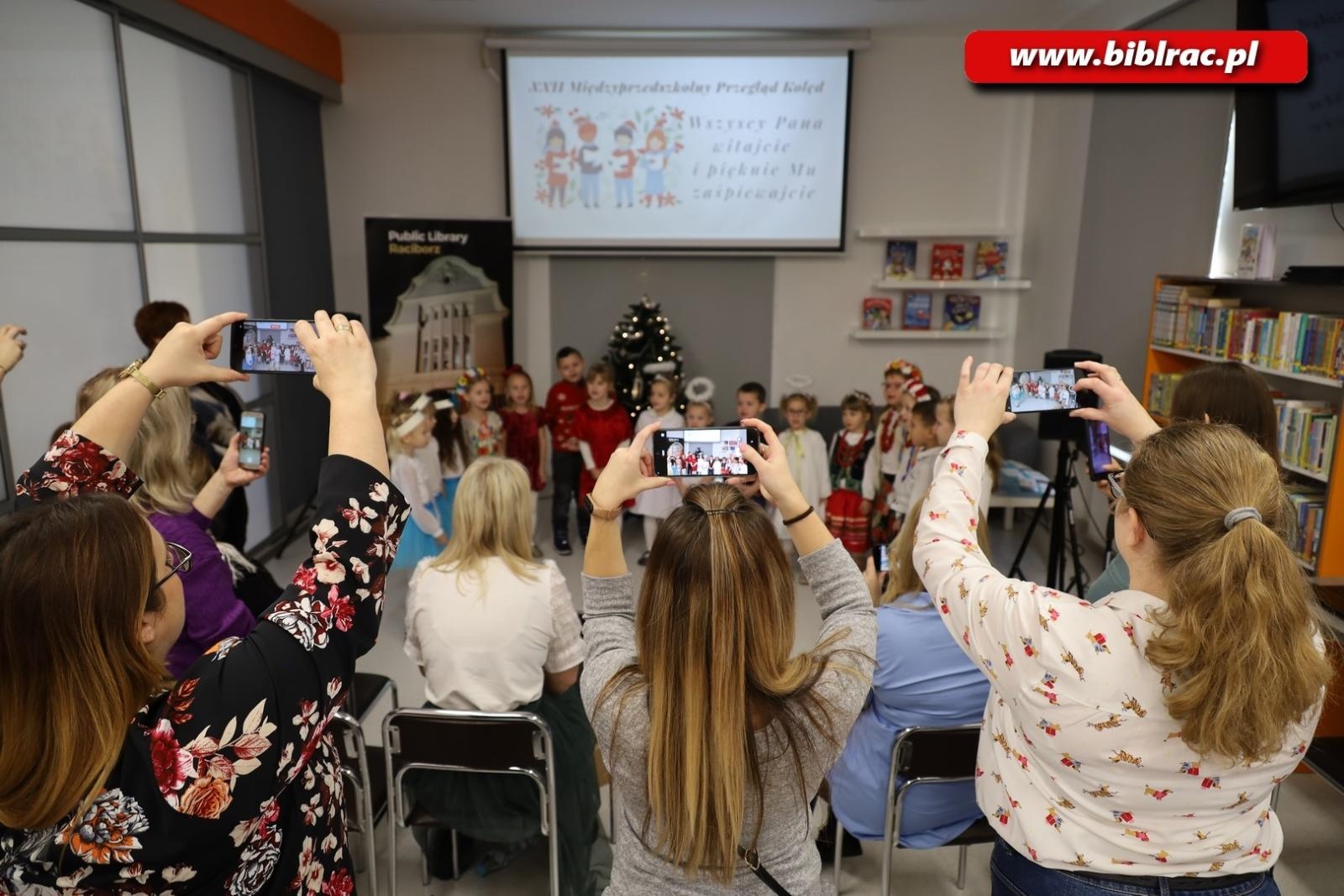 Zdjęcie w galerii na portalu naszraciborz.pl: Wszyscy Pana witajcie i pięknie Mu zaśpiewajcie! Za nami XXII Międzyprzedszkolny Przegląd Kolęd w bibliotece wiadomości z regionu