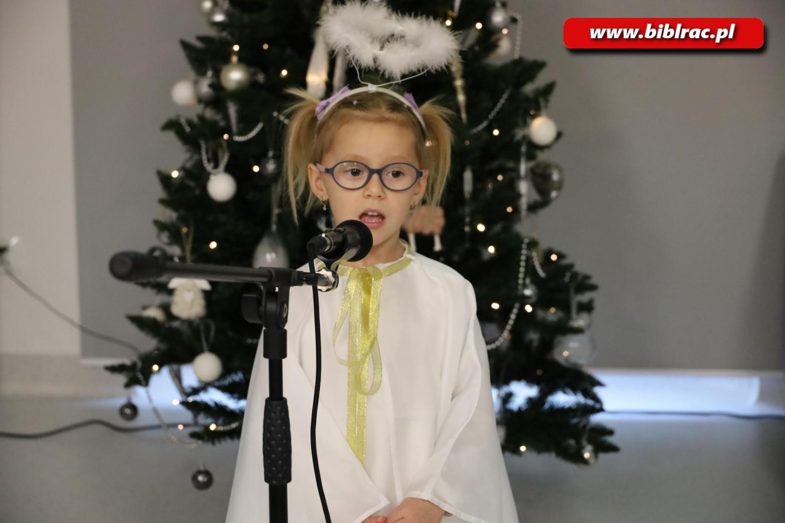 Zdjęcie w galerii na portalu naszraciborz.pl: Wszyscy Pana witajcie i pięknie Mu zaśpiewajcie! Za nami XXII Międzyprzedszkolny Przegląd Kolęd w bibliotece wiadomości z regionu