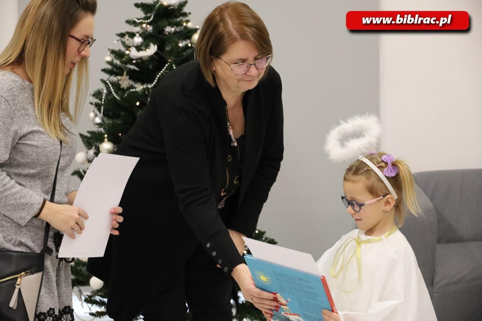 Zdjęcie w galerii na portalu naszraciborz.pl: Wszyscy Pana witajcie i pięknie Mu zaśpiewajcie! Za nami XXII Międzyprzedszkolny Przegląd Kolęd w bibliotece wiadomości z regionu