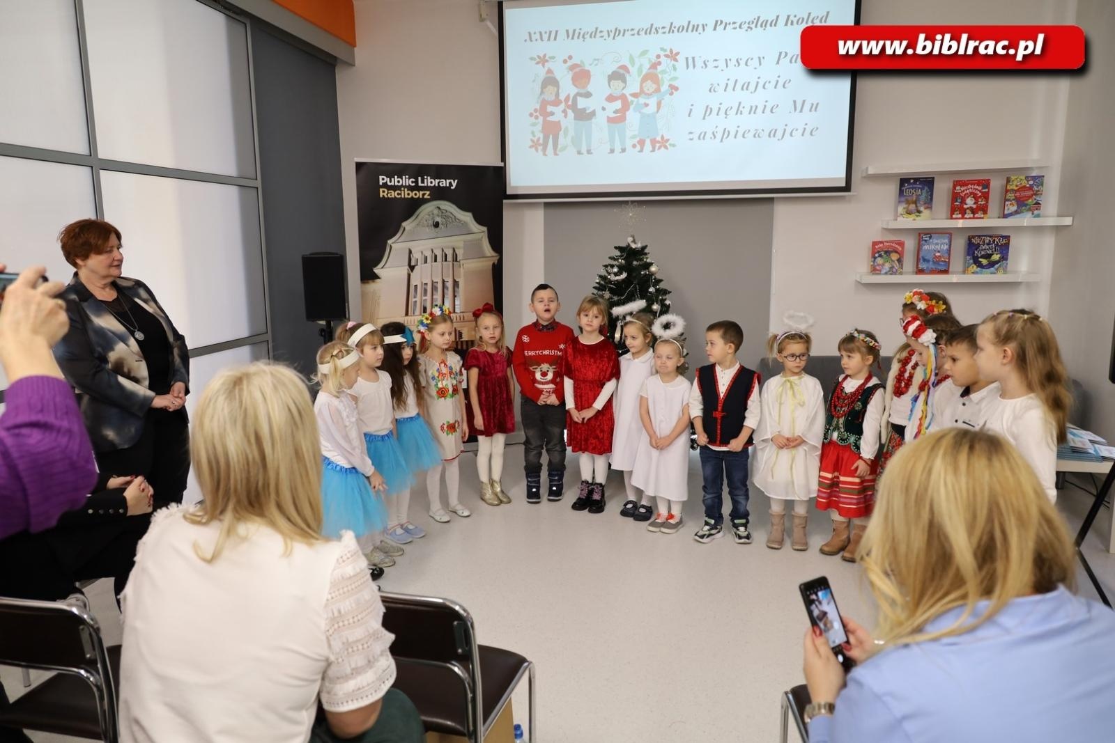 Zdjęcie w galerii na portalu naszraciborz.pl: Wszyscy Pana witajcie i pięknie Mu zaśpiewajcie! Za nami XXII Międzyprzedszkolny Przegląd Kolęd w bibliotece wiadomości z regionu