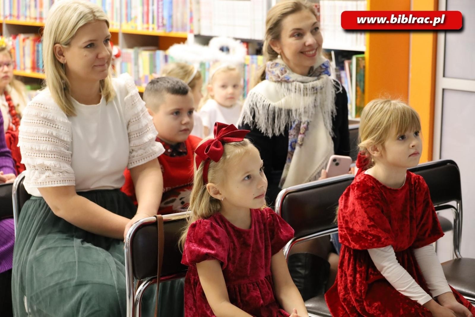 Zdjęcie w galerii na portalu naszraciborz.pl: Wszyscy Pana witajcie i pięknie Mu zaśpiewajcie! Za nami XXII Międzyprzedszkolny Przegląd Kolęd w bibliotece wiadomości z regionu