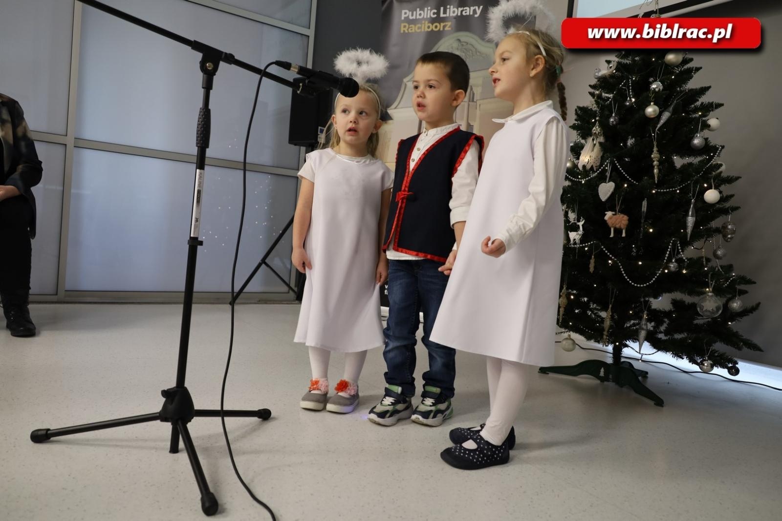 Zdjęcie w galerii na portalu naszraciborz.pl: Wszyscy Pana witajcie i pięknie Mu zaśpiewajcie! Za nami XXII Międzyprzedszkolny Przegląd Kolęd w bibliotece wiadomości z regionu