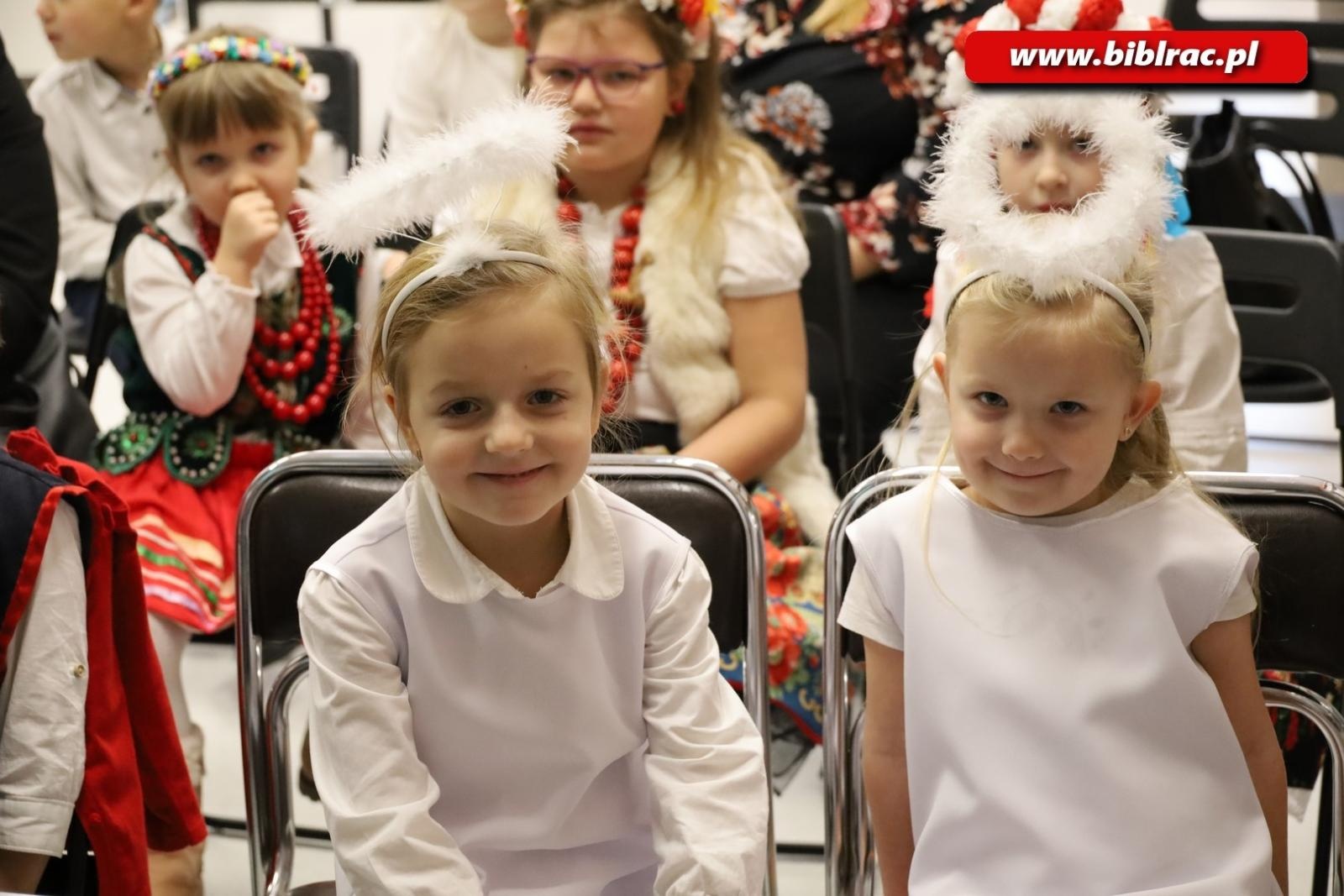 Zdjęcie w galerii na portalu naszraciborz.pl: Wszyscy Pana witajcie i pięknie Mu zaśpiewajcie! Za nami XXII Międzyprzedszkolny Przegląd Kolęd w bibliotece wiadomości z regionu