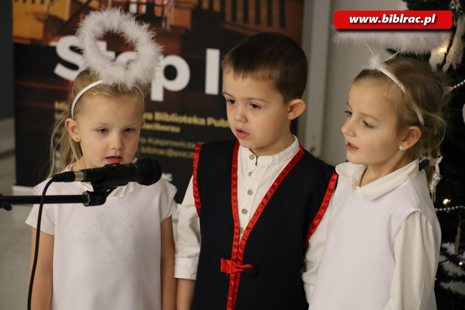 Zdjęcie w galerii na portalu naszraciborz.pl: Wszyscy Pana witajcie i pięknie Mu zaśpiewajcie! Za nami XXII Międzyprzedszkolny Przegląd Kolęd w bibliotece wiadomości z regionu