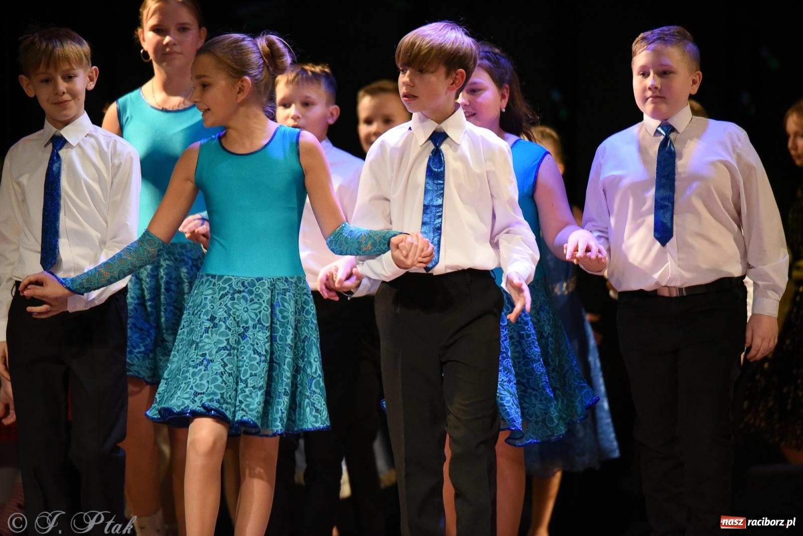 Zdjęcie w galerii na portalu naszraciborz.pl: Mikołajkowe pokazy taneczne w MDK [FOTO i WIDEO] wiadomości z regionu