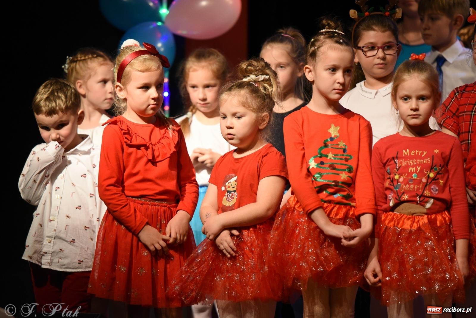 Zdjęcie w galerii na portalu naszraciborz.pl: Mikołajkowe pokazy taneczne w MDK [FOTO i WIDEO] wiadomości z regionu
