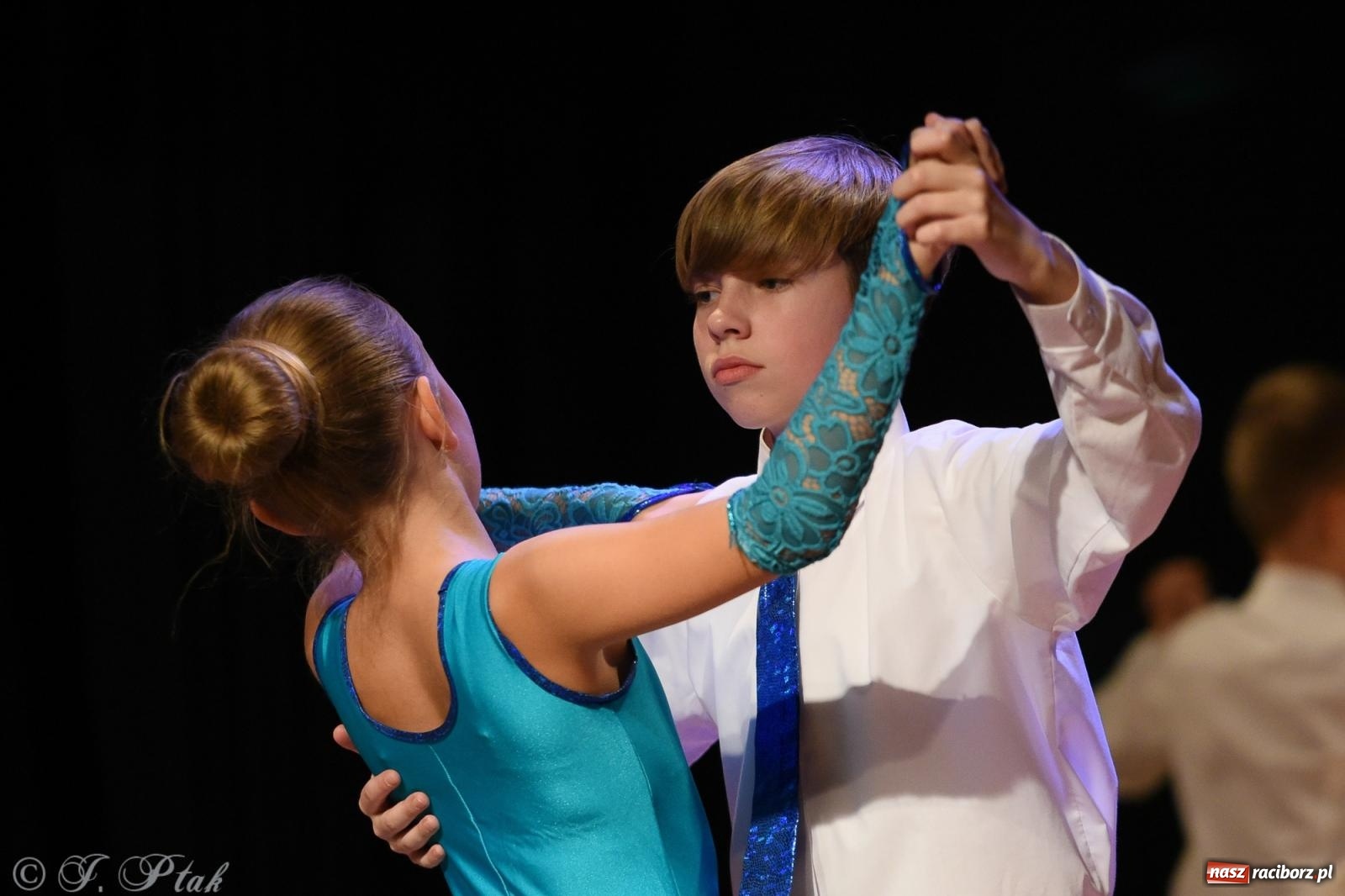 Zdjęcie w galerii na portalu naszraciborz.pl: Mikołajkowe pokazy taneczne w MDK [FOTO i WIDEO] wiadomości z regionu