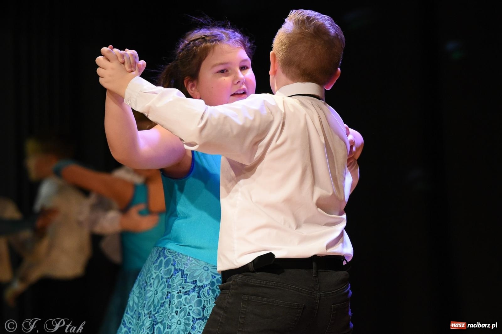 Zdjęcie w galerii na portalu naszraciborz.pl: Mikołajkowe pokazy taneczne w MDK [FOTO i WIDEO] wiadomości z regionu