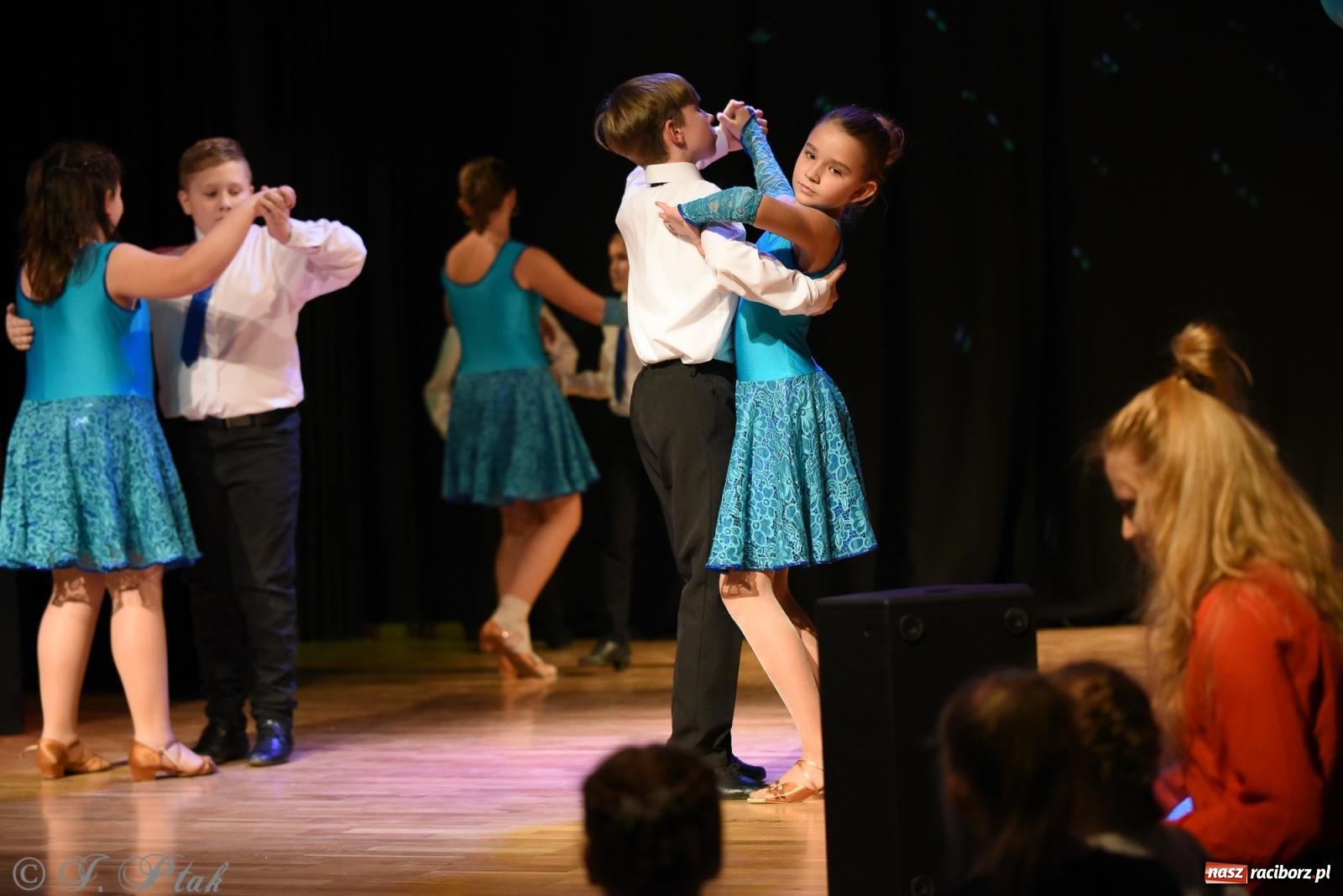 Zdjęcie w galerii na portalu naszraciborz.pl: Mikołajkowe pokazy taneczne w MDK [FOTO i WIDEO] wiadomości z regionu