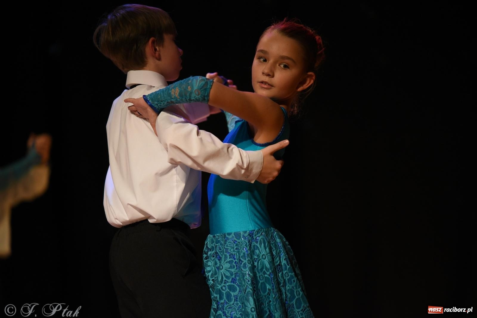 Zdjęcie w galerii na portalu naszraciborz.pl: Mikołajkowe pokazy taneczne w MDK [FOTO i WIDEO] wiadomości z regionu