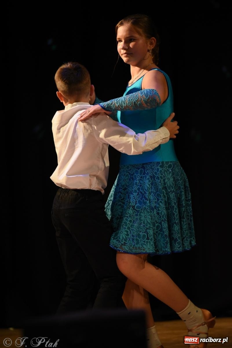 Zdjęcie w galerii na portalu naszraciborz.pl: Mikołajkowe pokazy taneczne w MDK [FOTO i WIDEO] wiadomości z regionu