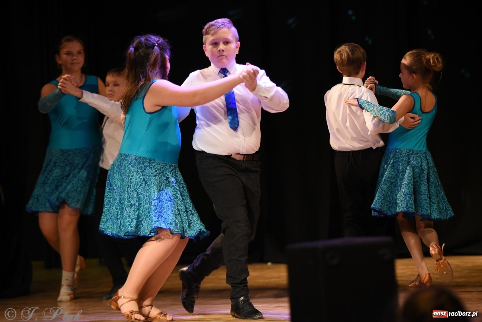 Zdjęcie w galerii na portalu naszraciborz.pl: Mikołajkowe pokazy taneczne w MDK [FOTO i WIDEO] wiadomości z regionu