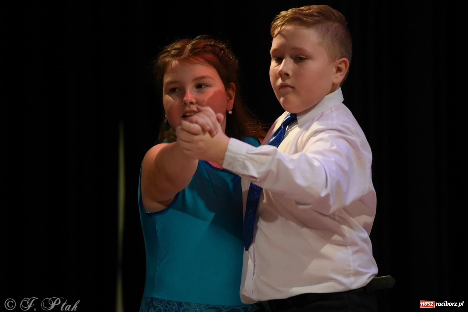 Zdjęcie w galerii na portalu naszraciborz.pl: Mikołajkowe pokazy taneczne w MDK [FOTO i WIDEO] wiadomości z regionu