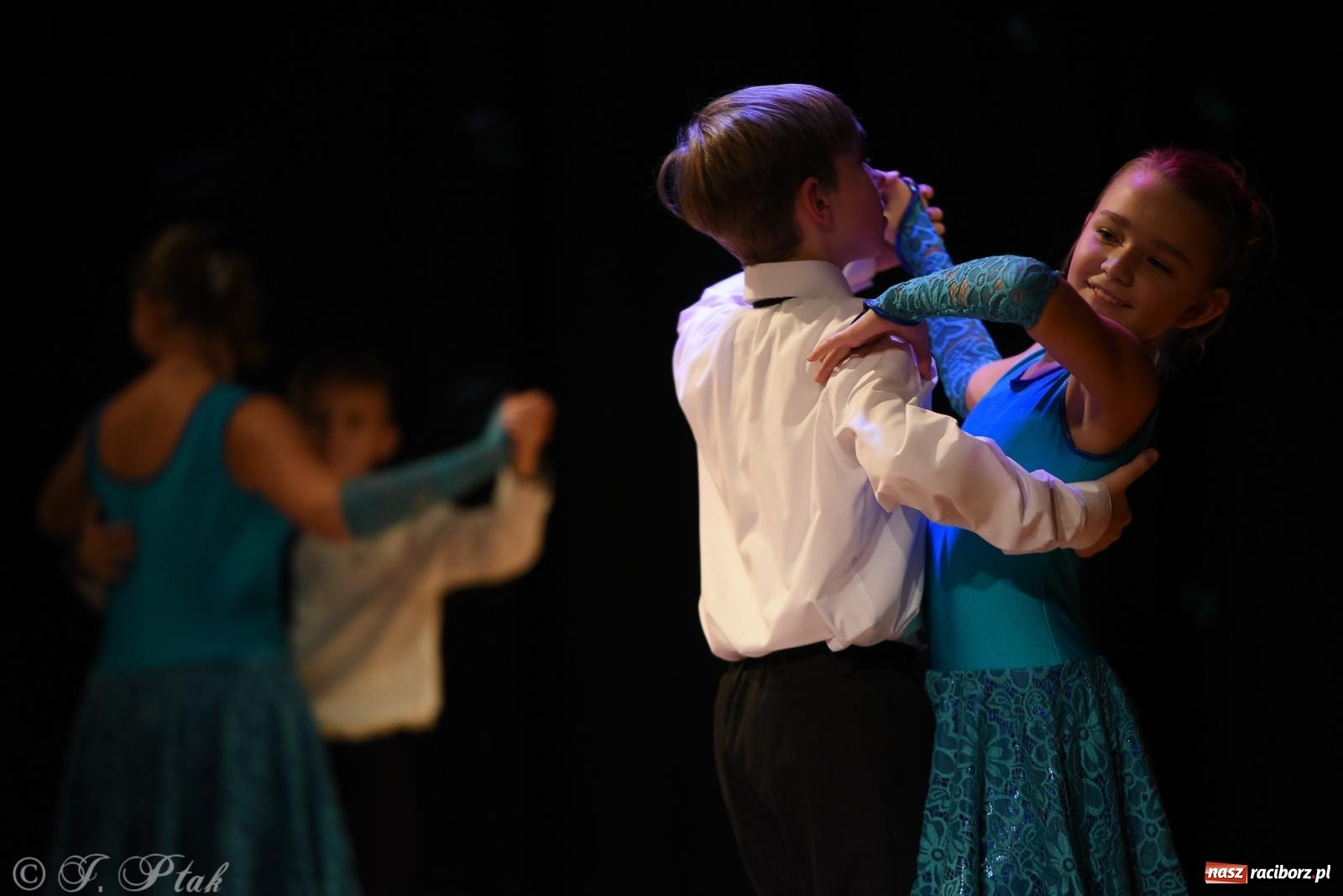 Zdjęcie w galerii na portalu naszraciborz.pl: Mikołajkowe pokazy taneczne w MDK [FOTO i WIDEO] wiadomości z regionu