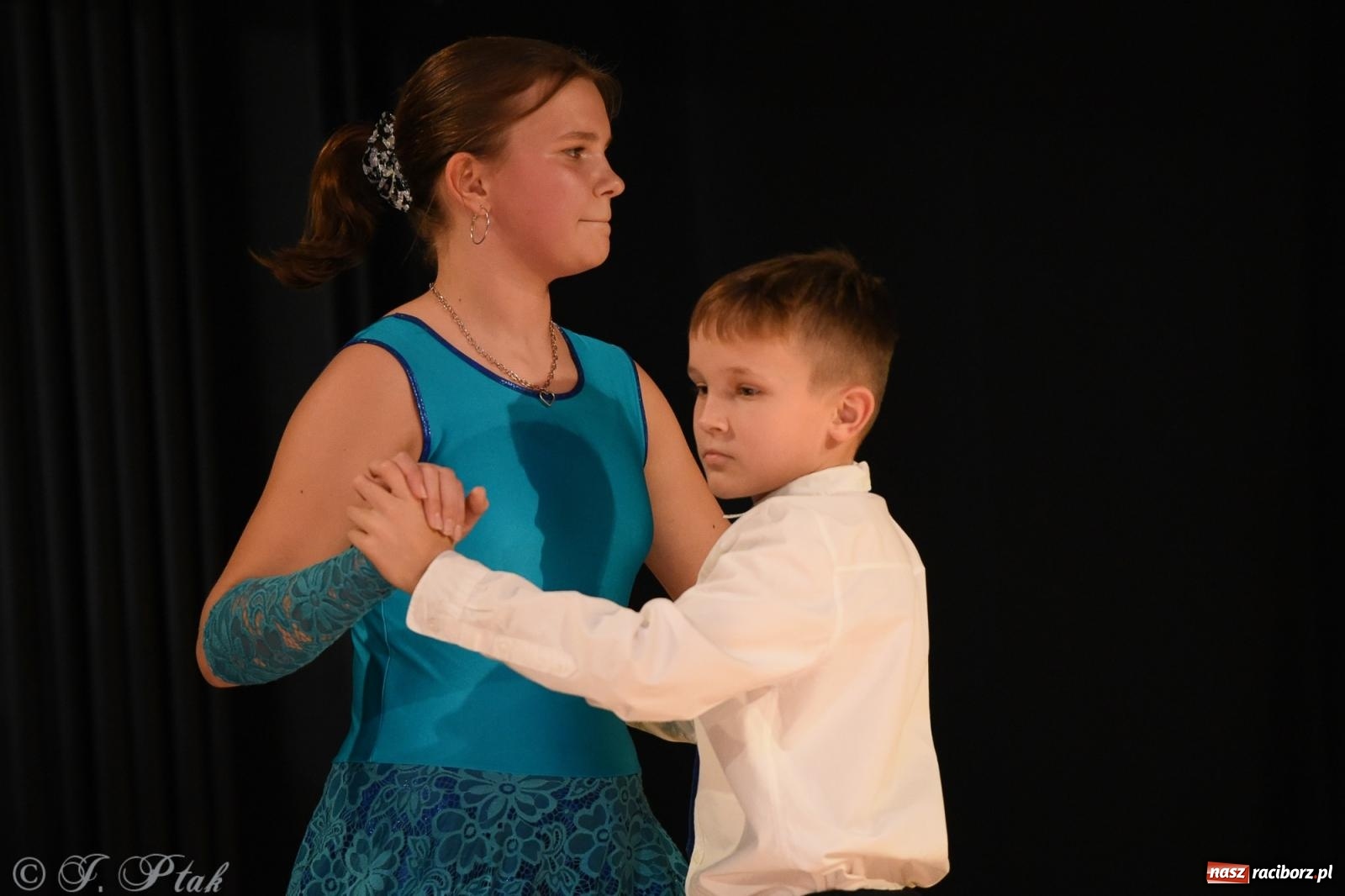 Zdjęcie w galerii na portalu naszraciborz.pl: Mikołajkowe pokazy taneczne w MDK [FOTO i WIDEO] wiadomości z regionu