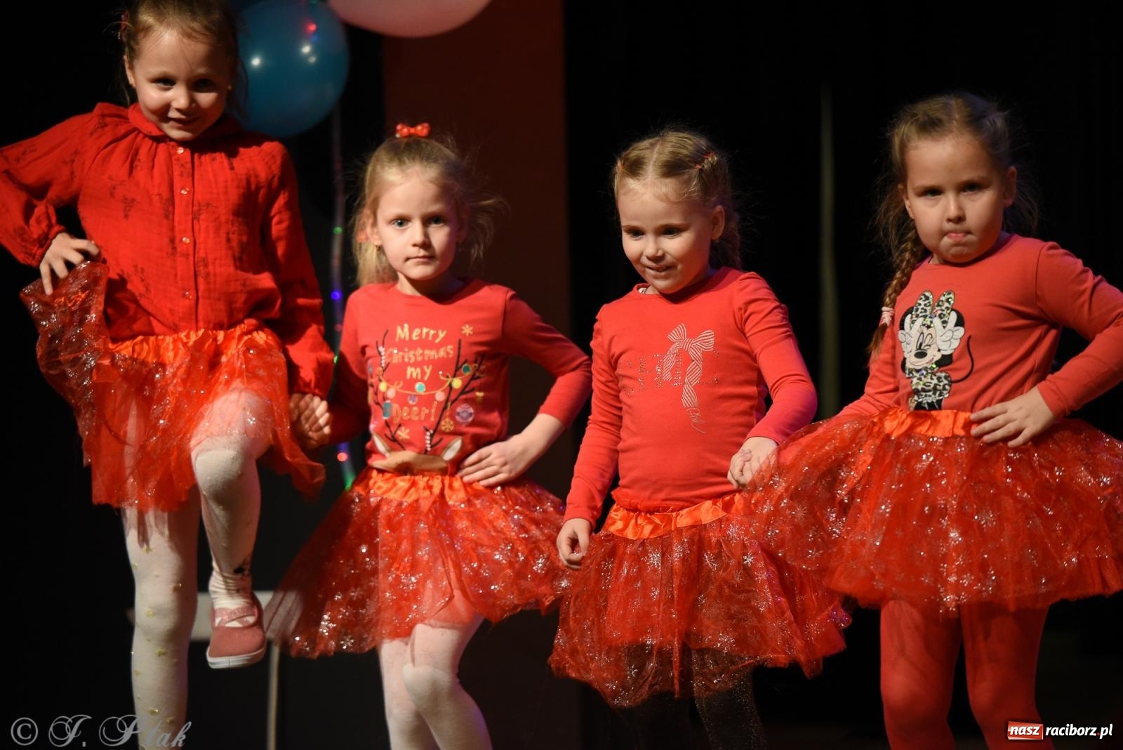 Zdjęcie w galerii na portalu naszraciborz.pl: Mikołajkowe pokazy taneczne w MDK [FOTO i WIDEO] wiadomości z regionu