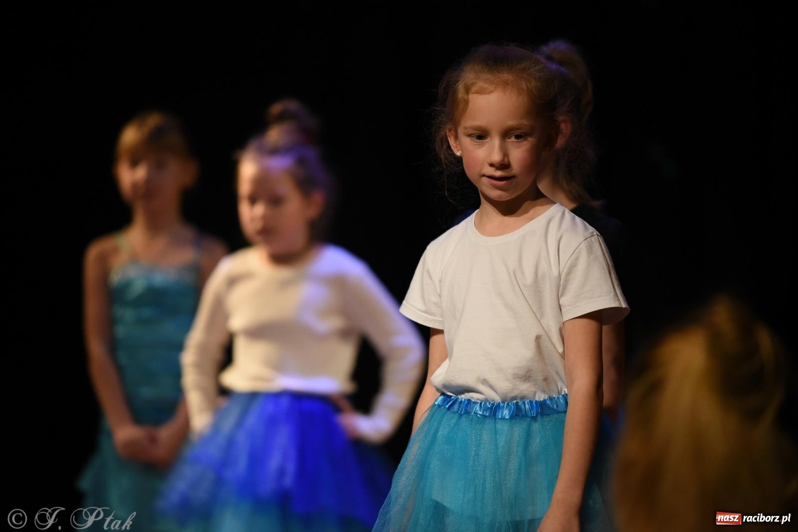 Zdjęcie w galerii na portalu naszraciborz.pl: Mikołajkowe pokazy taneczne w MDK [FOTO i WIDEO] wiadomości z regionu