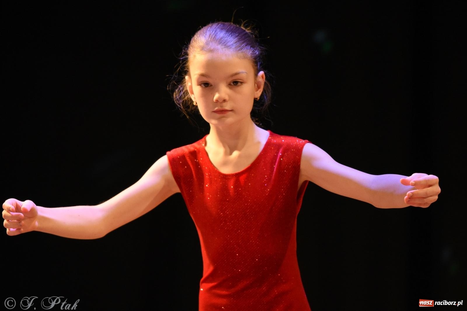 Zdjęcie w galerii na portalu naszraciborz.pl: Mikołajkowe pokazy taneczne w MDK [FOTO i WIDEO] wiadomości z regionu