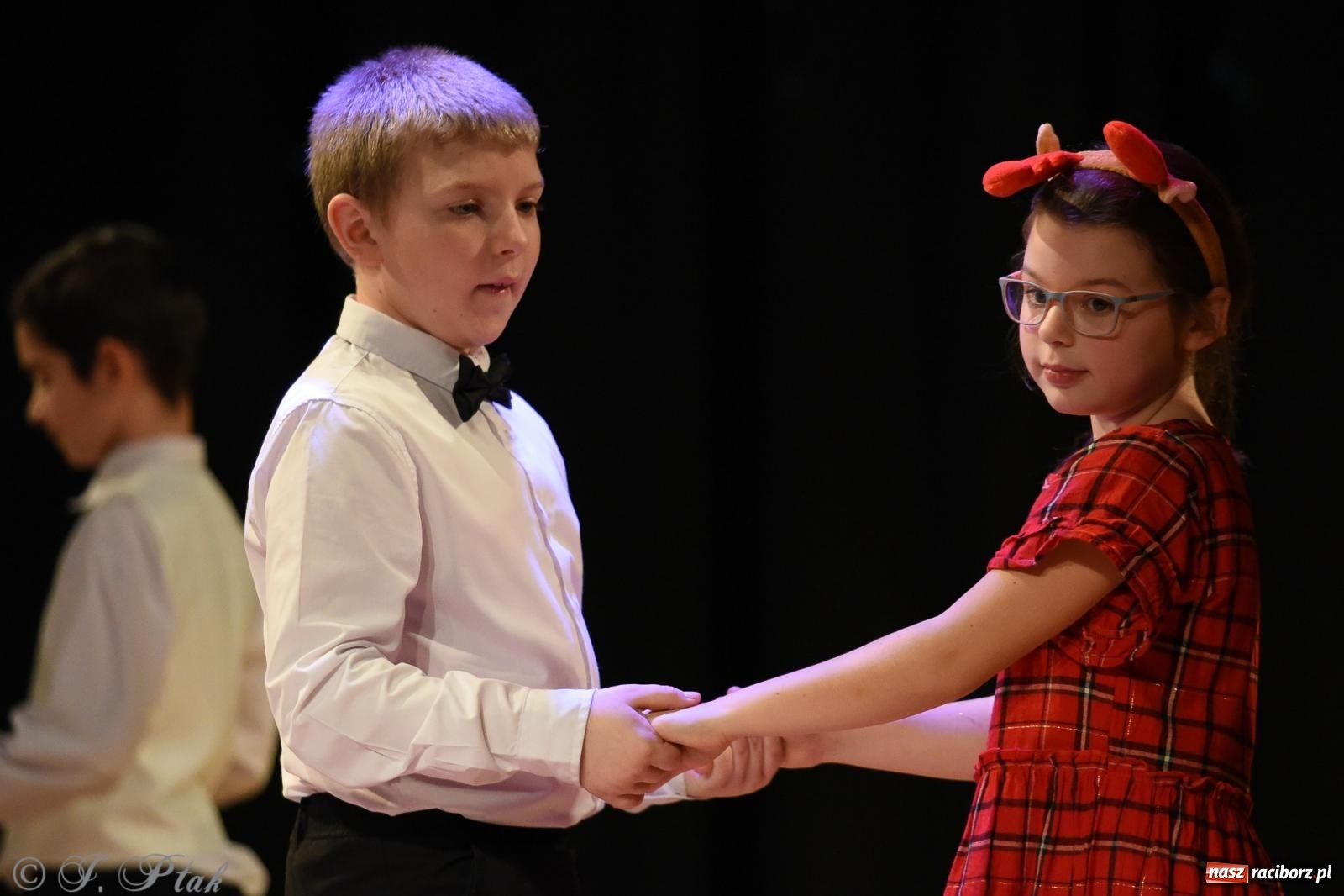 Zdjęcie w galerii na portalu naszraciborz.pl: Mikołajkowe pokazy taneczne w MDK [FOTO i WIDEO] wiadomości z regionu