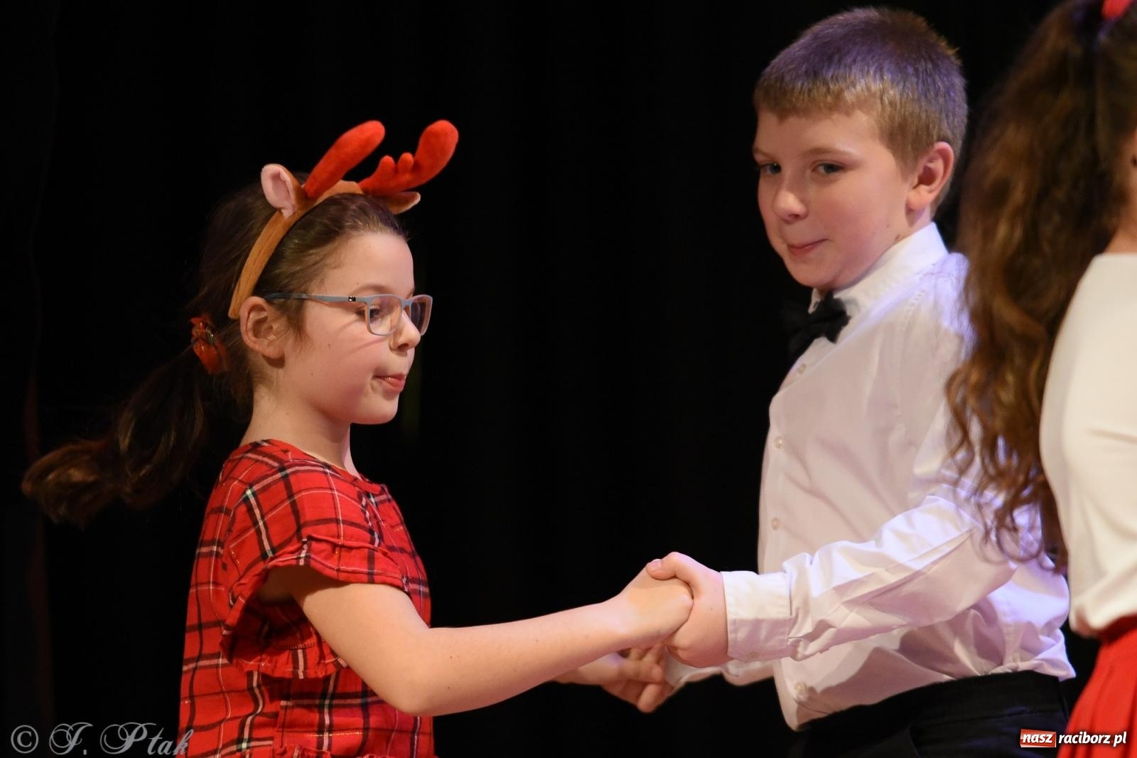 Zdjęcie w galerii na portalu naszraciborz.pl: Mikołajkowe pokazy taneczne w MDK [FOTO i WIDEO] wiadomości z regionu